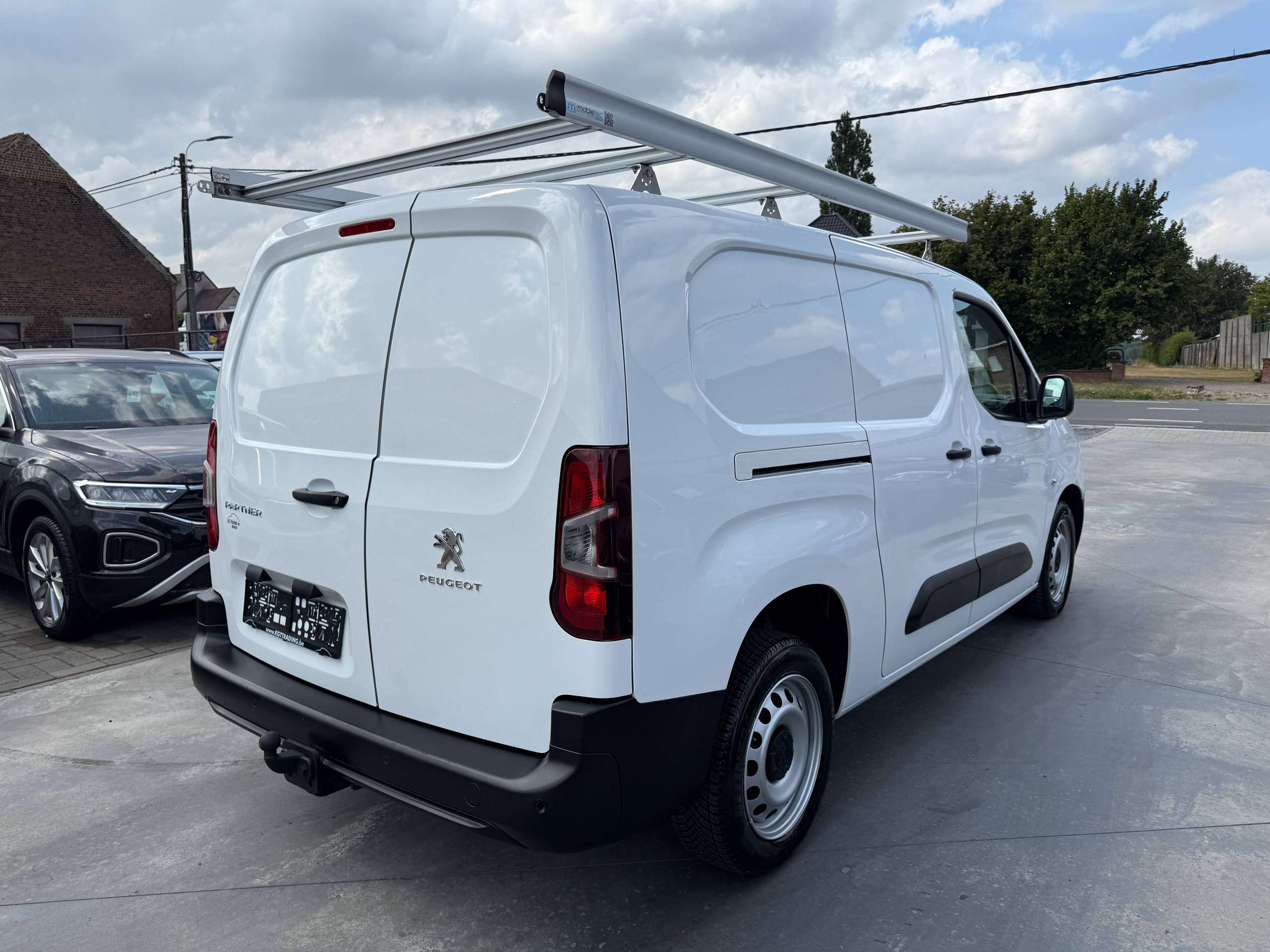 470afcfc-4332-4bed-9037-b1e336ba0f675-peugeot-partner-1-6-bluehdi-l2-100pk-dak-rek-bluetooth-parkeersensoren-airco.jpg