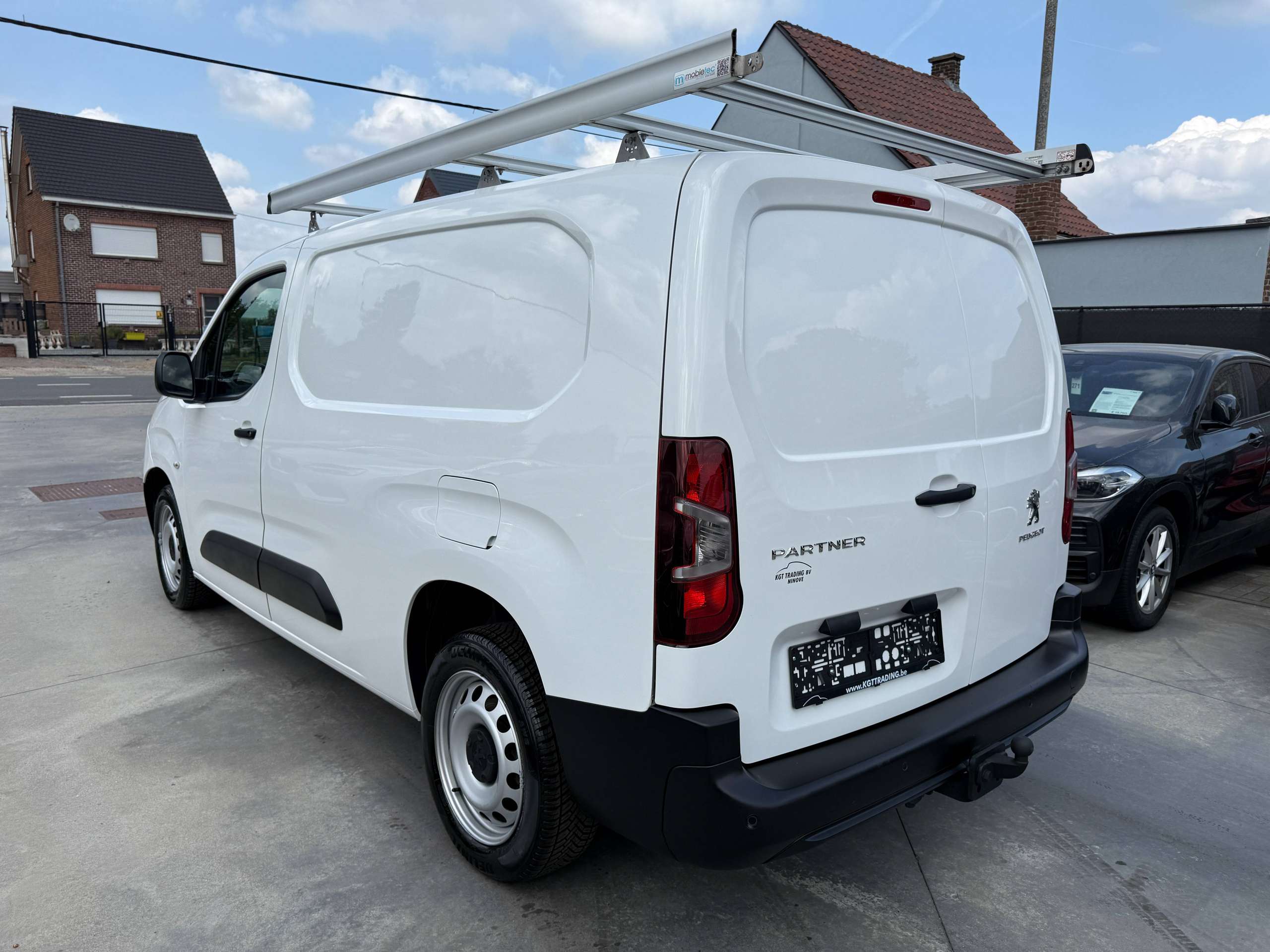 470afcfc-4332-4bed-9037-b1e336ba0f677-peugeot-partner-1-6-bluehdi-l2-100pk-dak-rek-bluetooth-parkeersensoren-airco.jpg