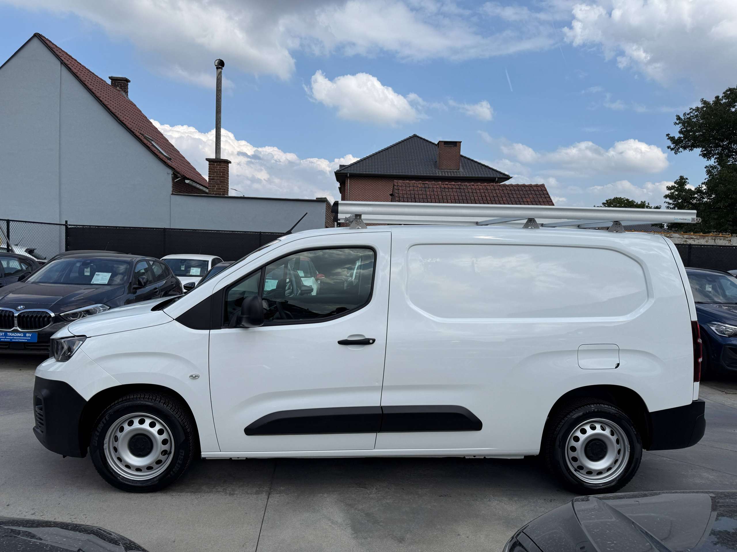 470afcfc-4332-4bed-9037-b1e336ba0f678-peugeot-partner-1-6-bluehdi-l2-100pk-dak-rek-bluetooth-parkeersensoren-airco.jpg