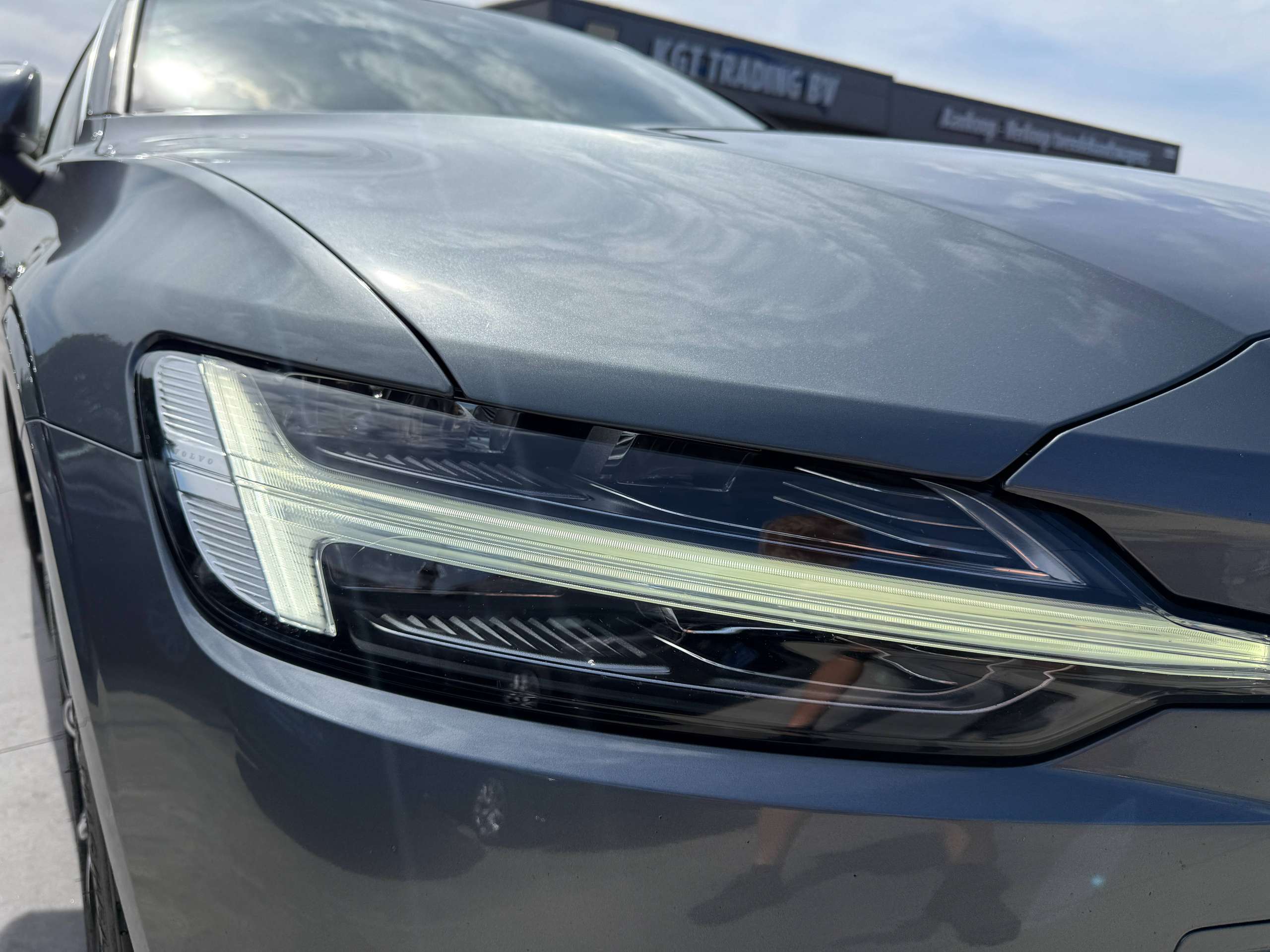 519e1055-1c6d-4a97-8d48-5d77d37a2a5910-volvo-v60-2-0-d3-150pk-navigatie-leder-full-led-carplay-camera-bluetooth-pdc.jpg