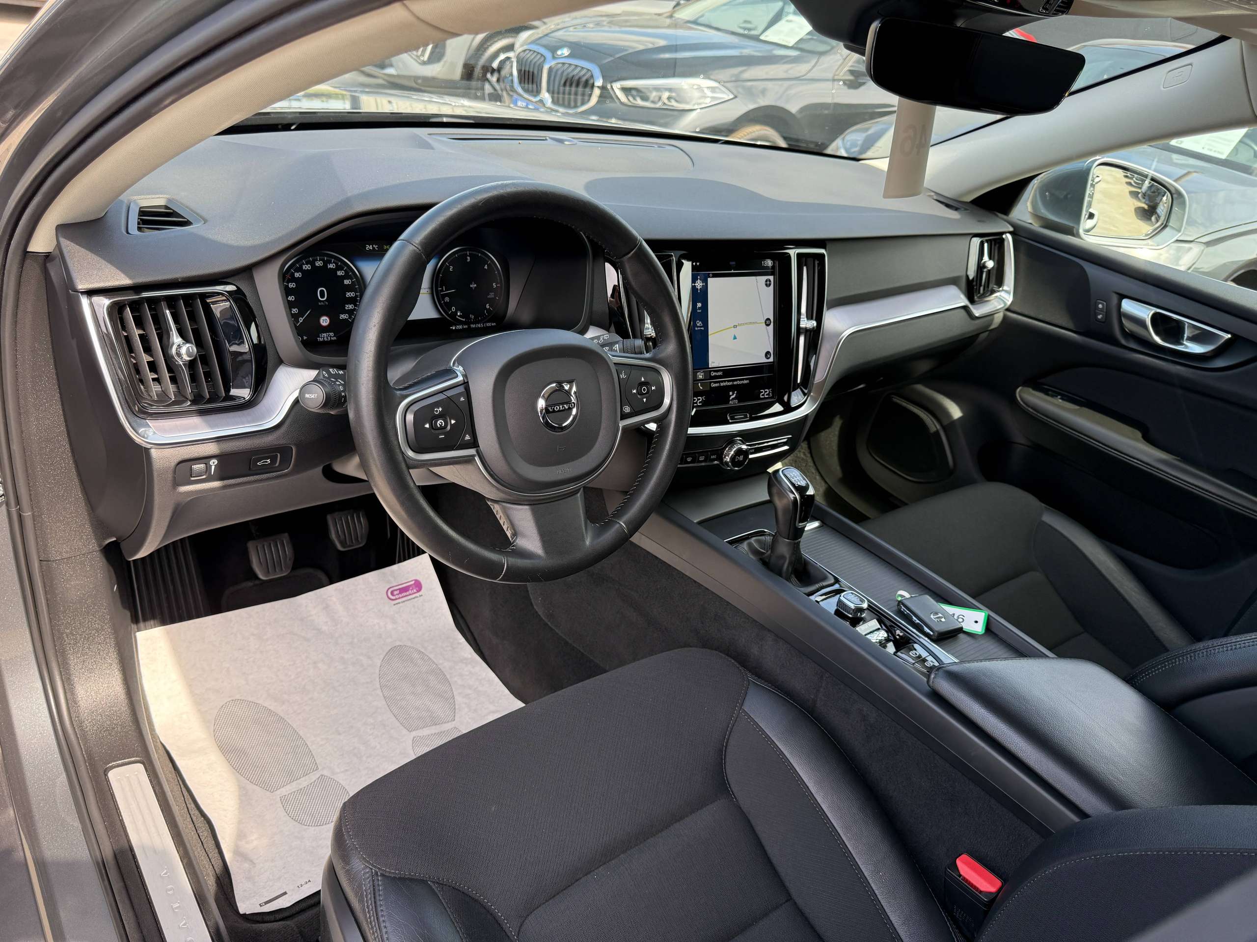 519e1055-1c6d-4a97-8d48-5d77d37a2a5914-volvo-v60-2-0-d3-150pk-navigatie-leder-full-led-carplay-camera-bluetooth-pdc.jpg