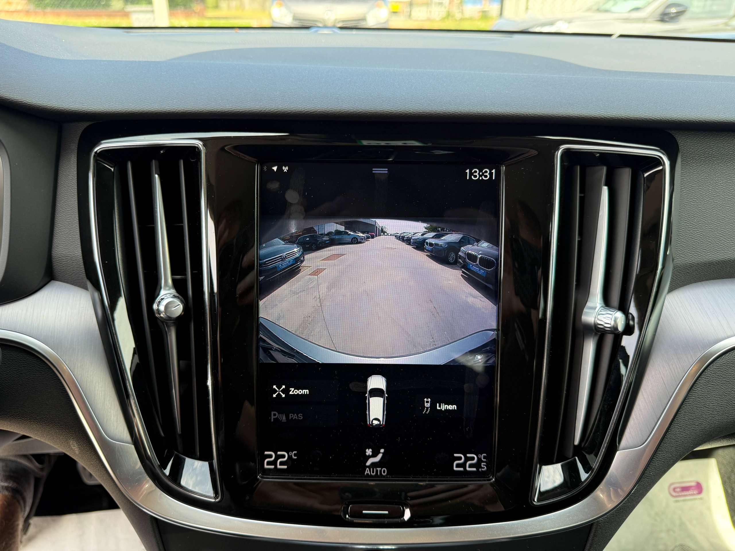 519e1055-1c6d-4a97-8d48-5d77d37a2a5921-volvo-v60-2-0-d3-150pk-navigatie-leder-full-led-carplay-camera-bluetooth-pdc.jpg