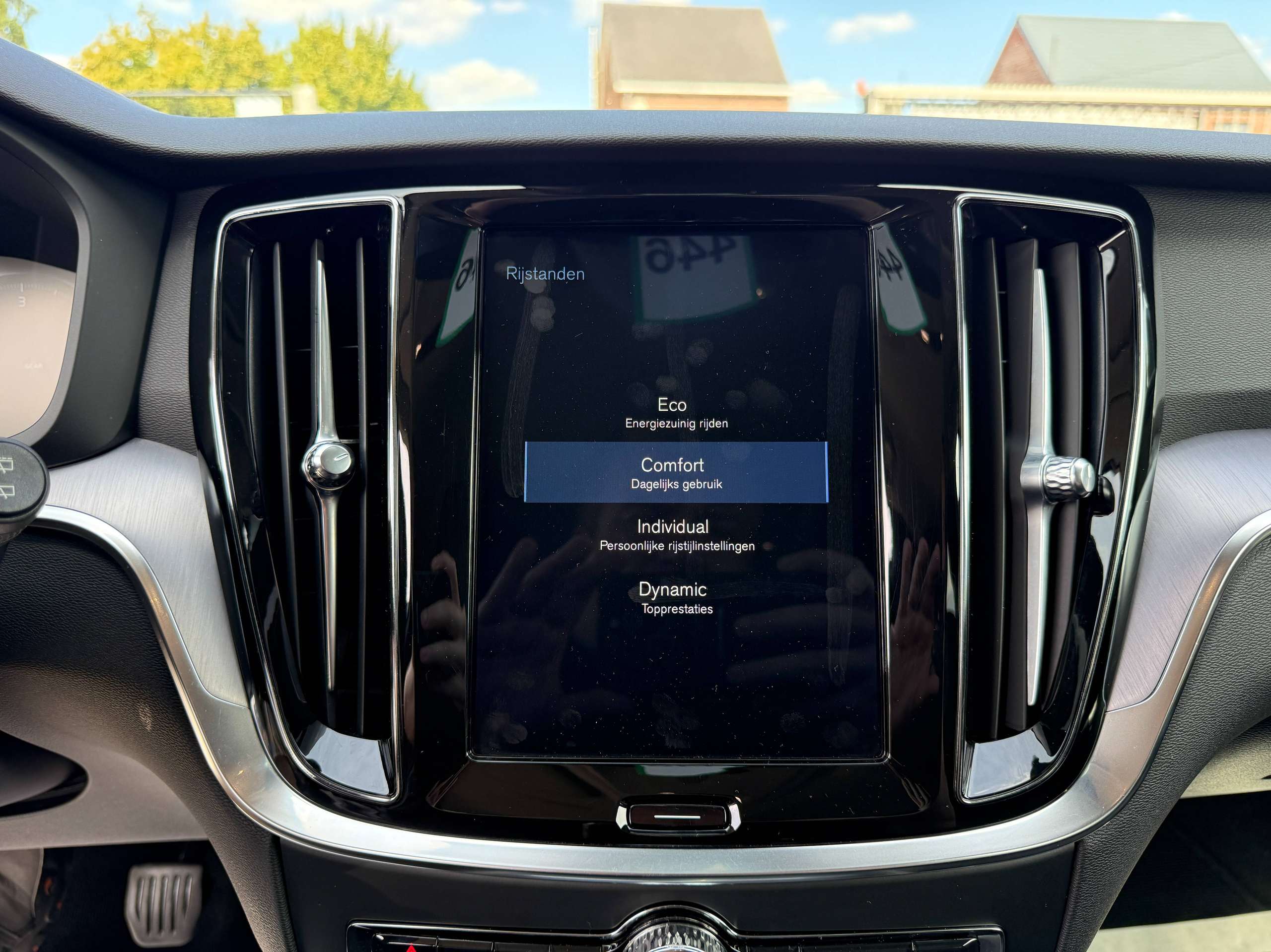 519e1055-1c6d-4a97-8d48-5d77d37a2a5922-volvo-v60-2-0-d3-150pk-navigatie-leder-full-led-carplay-camera-bluetooth-pdc.jpg