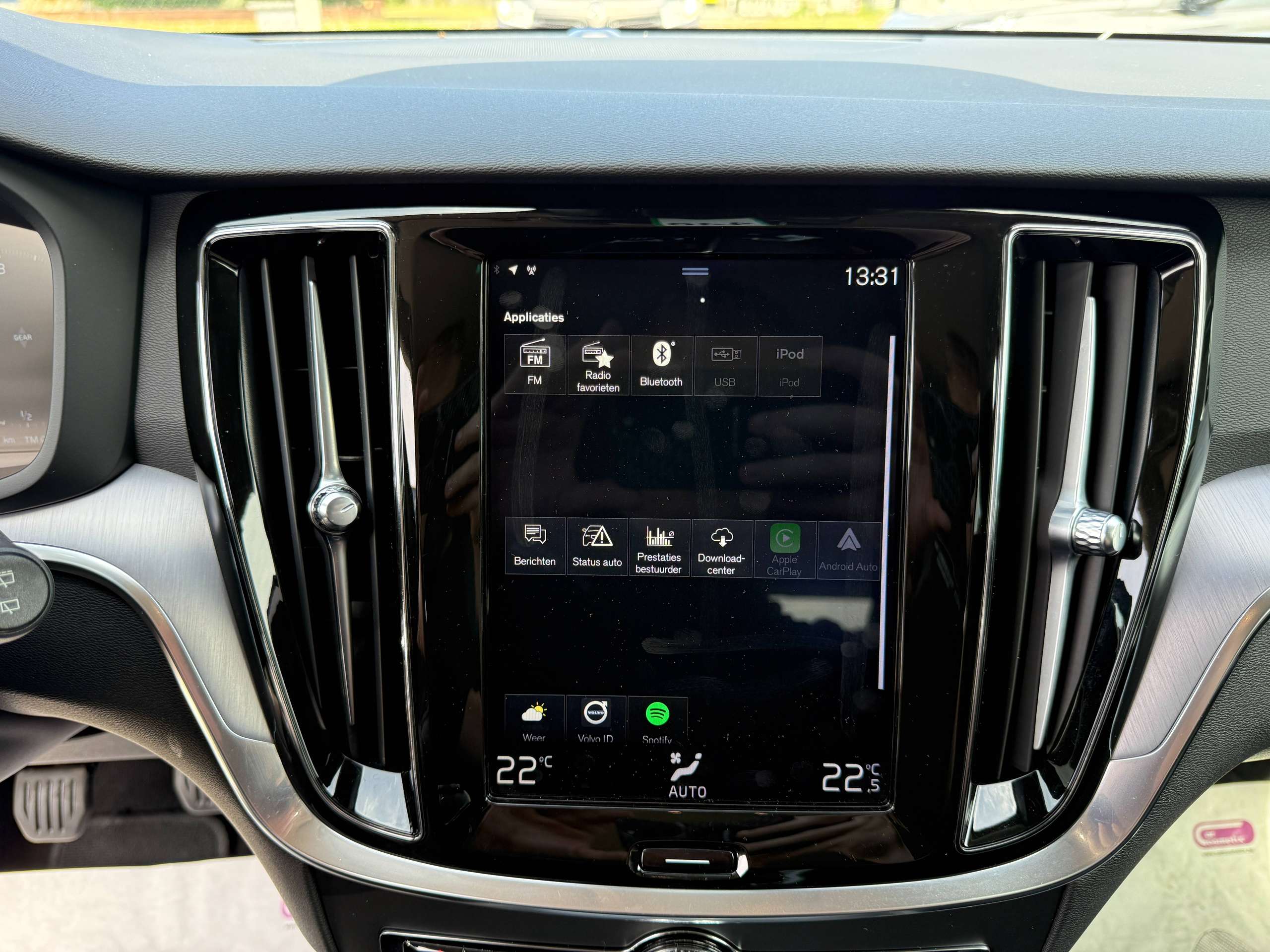 519e1055-1c6d-4a97-8d48-5d77d37a2a5923-volvo-v60-2-0-d3-150pk-navigatie-leder-full-led-carplay-camera-bluetooth-pdc.jpg