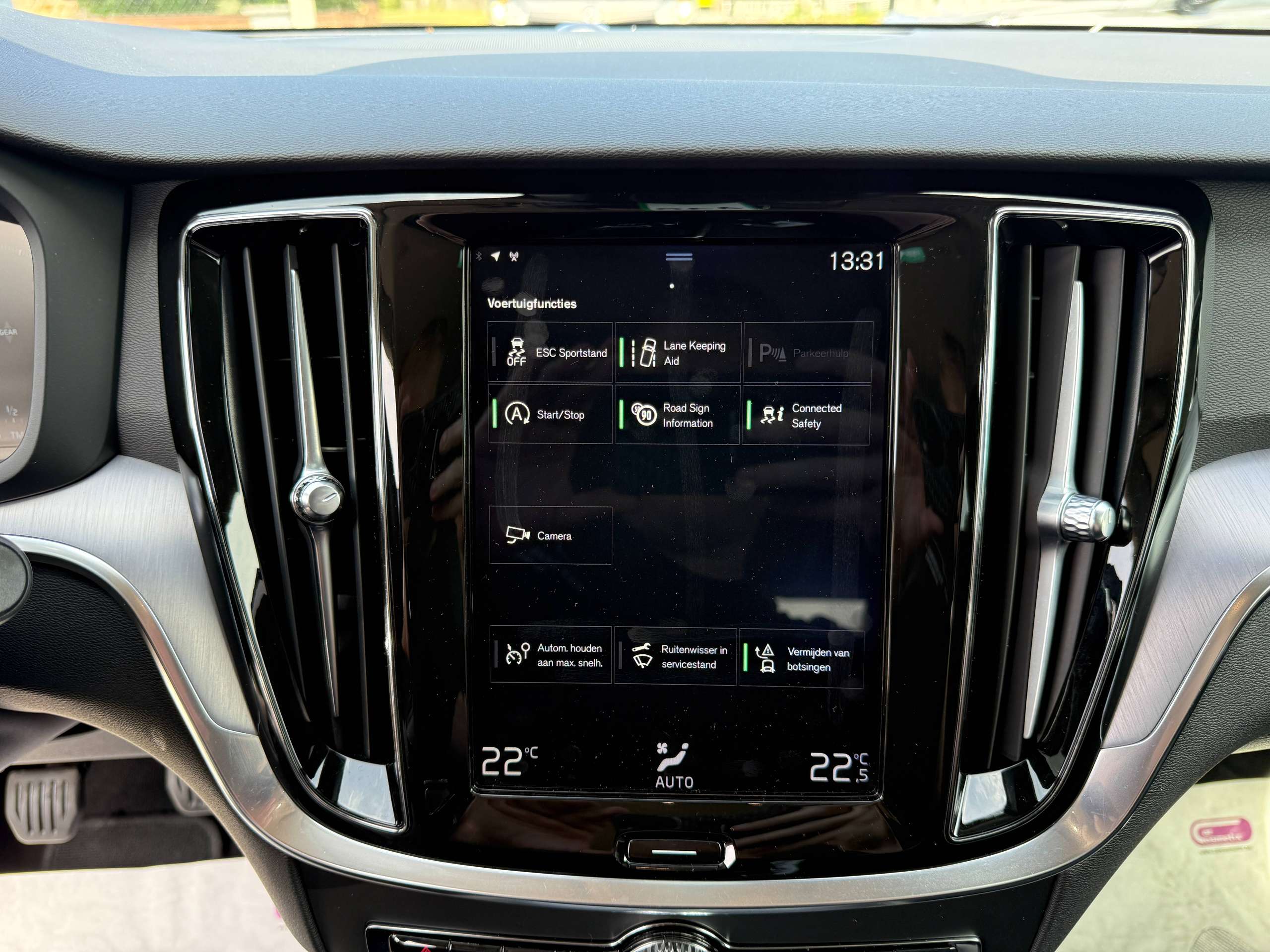 519e1055-1c6d-4a97-8d48-5d77d37a2a5924-volvo-v60-2-0-d3-150pk-navigatie-leder-full-led-carplay-camera-bluetooth-pdc.jpg