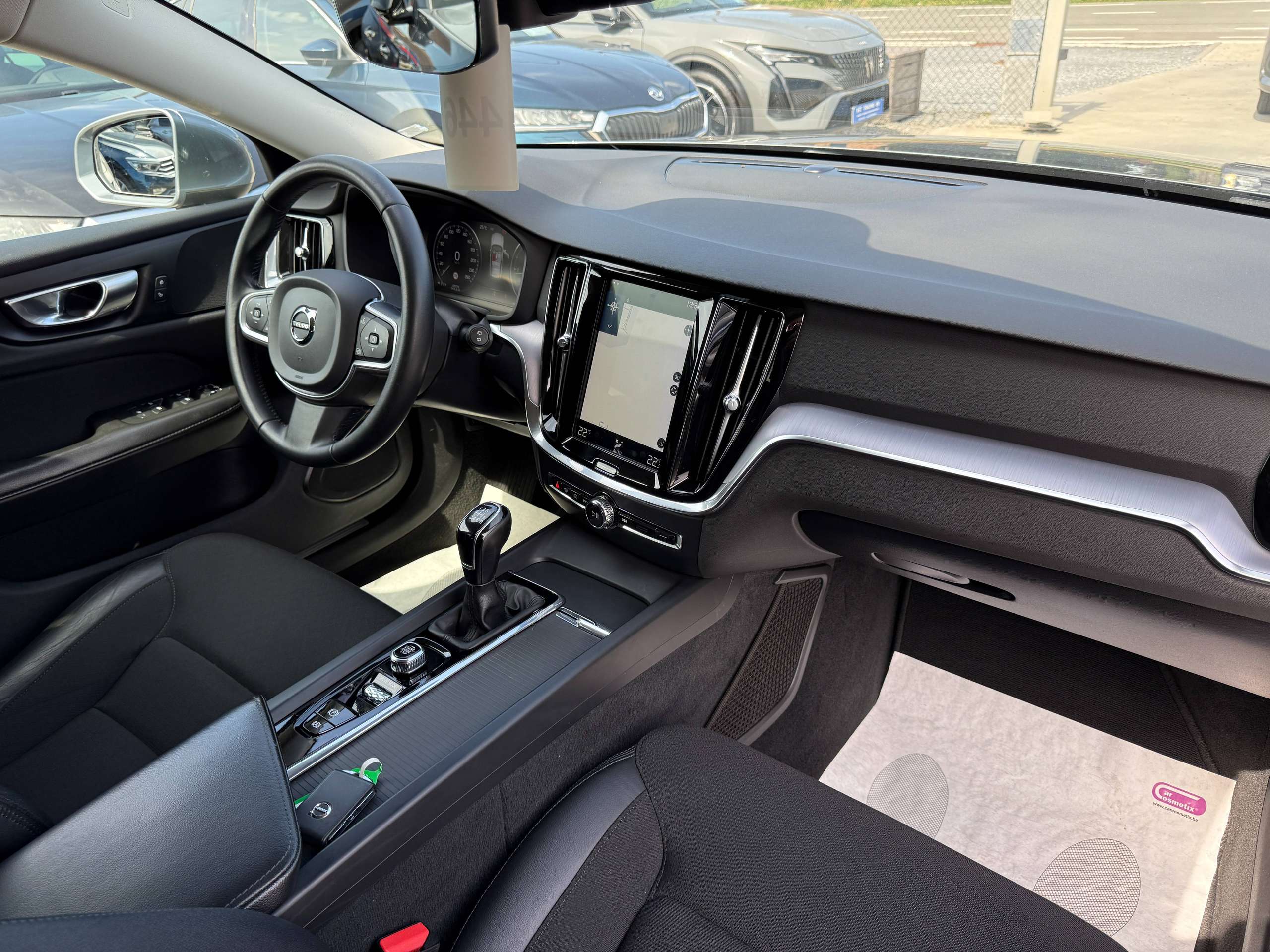 519e1055-1c6d-4a97-8d48-5d77d37a2a5928-volvo-v60-2-0-d3-150pk-navigatie-leder-full-led-carplay-camera-bluetooth-pdc.jpg