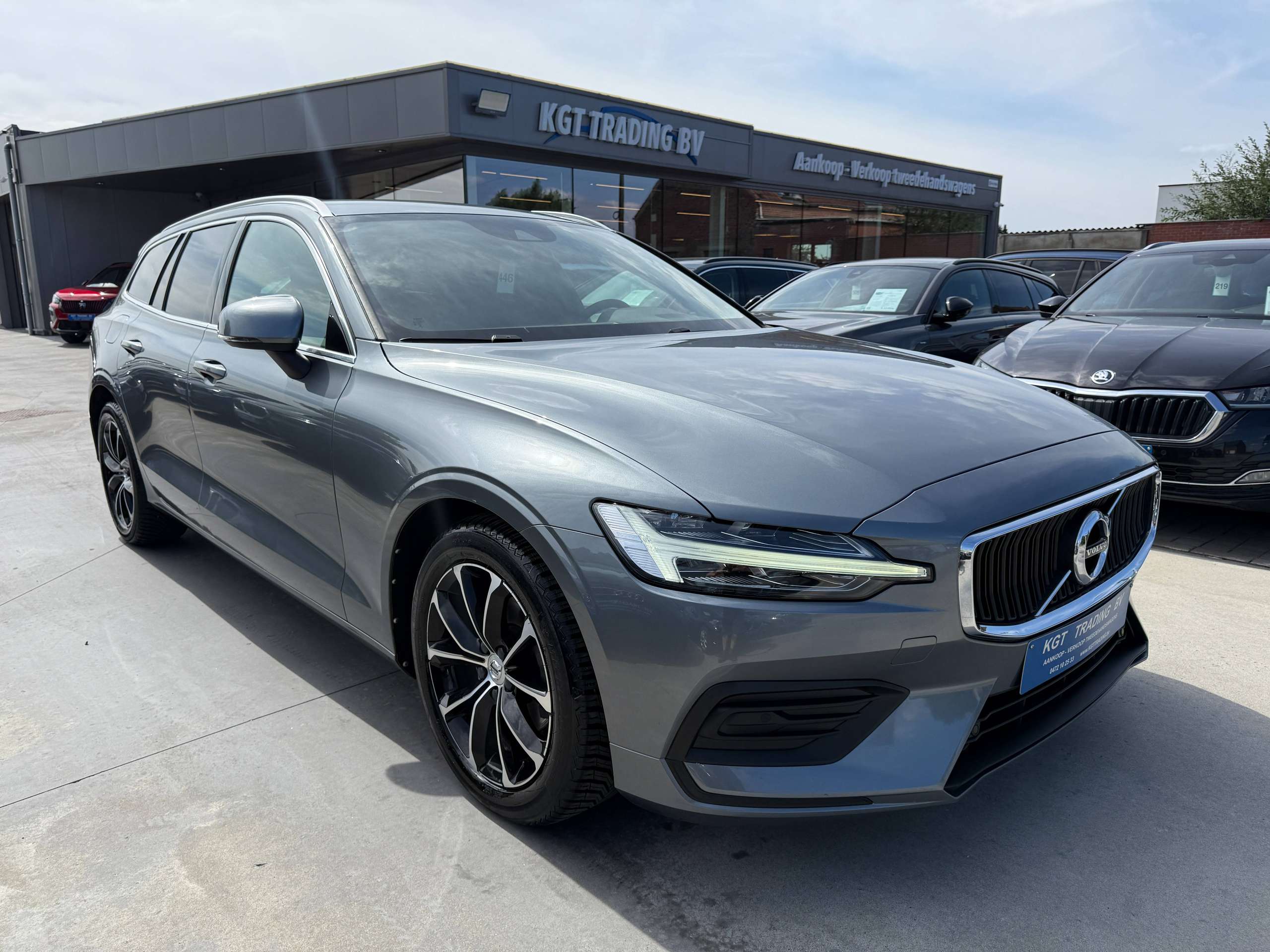 519e1055-1c6d-4a97-8d48-5d77d37a2a593-volvo-v60-2-0-d3-150pk-navigatie-leder-full-led-carplay-camera-bluetooth-pdc.jpg