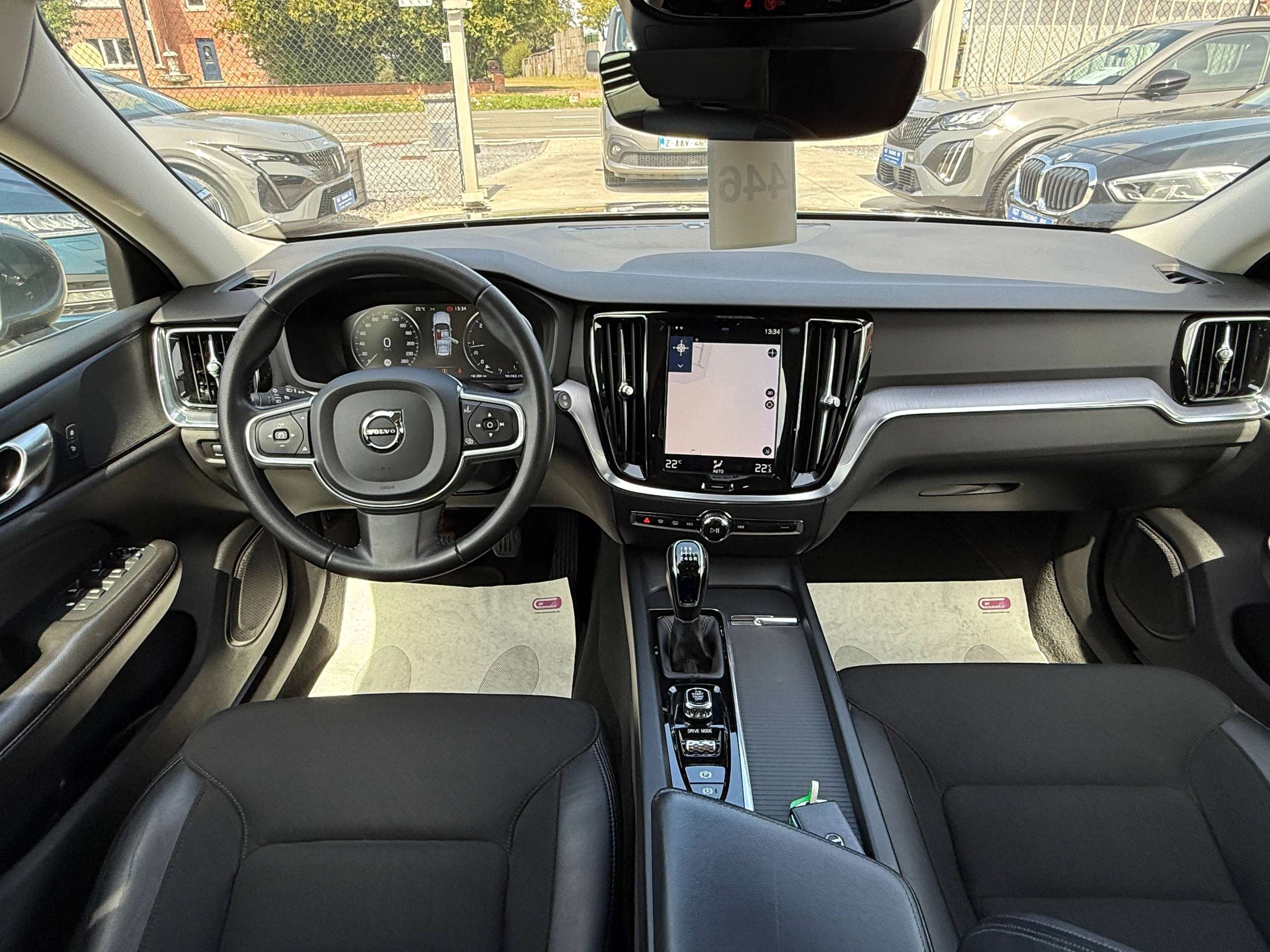 519e1055-1c6d-4a97-8d48-5d77d37a2a5932-volvo-v60-2-0-d3-150pk-navigatie-leder-full-led-carplay-camera-bluetooth-pdc.jpg