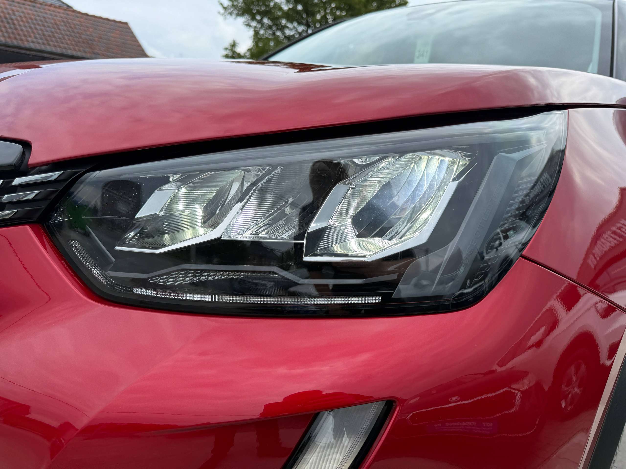 52e8ccf1-0fd1-4a06-8a8d-a48b644202ee10-peugeot-2008-1-2i-full-led-camera-leder-navigatie-virtual-carplay.jpg