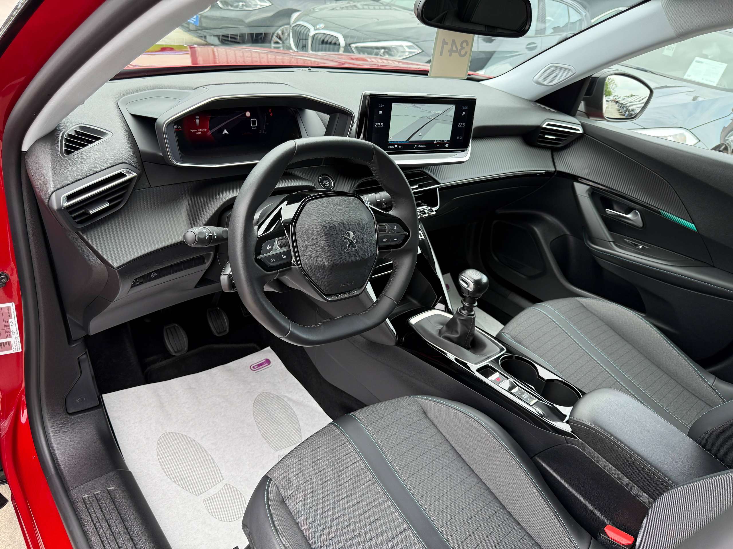 52e8ccf1-0fd1-4a06-8a8d-a48b644202ee13-peugeot-2008-1-2i-full-led-camera-leder-navigatie-virtual-carplay.jpg