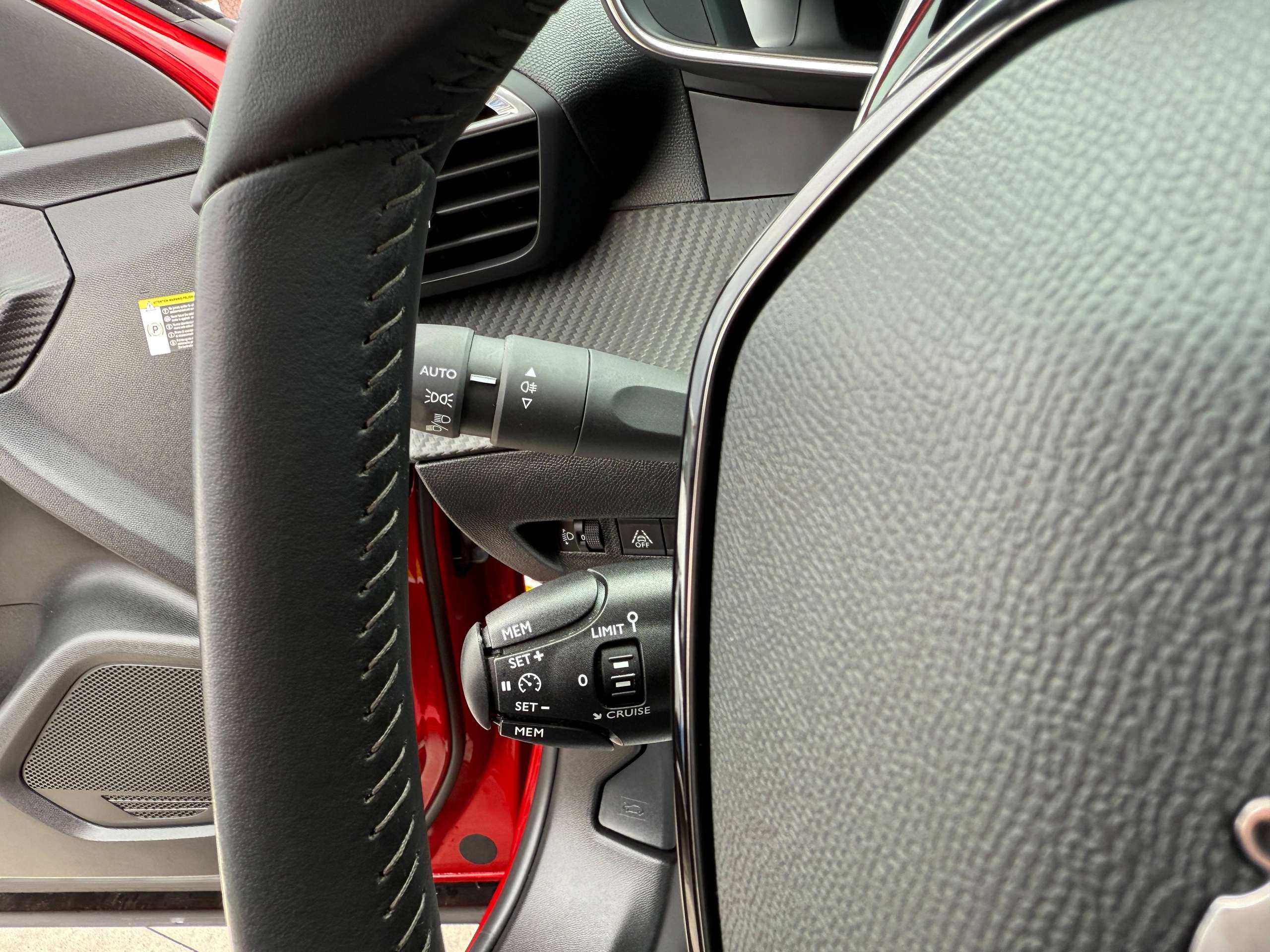 52e8ccf1-0fd1-4a06-8a8d-a48b644202ee16-peugeot-2008-1-2i-full-led-camera-leder-navigatie-virtual-carplay.jpg