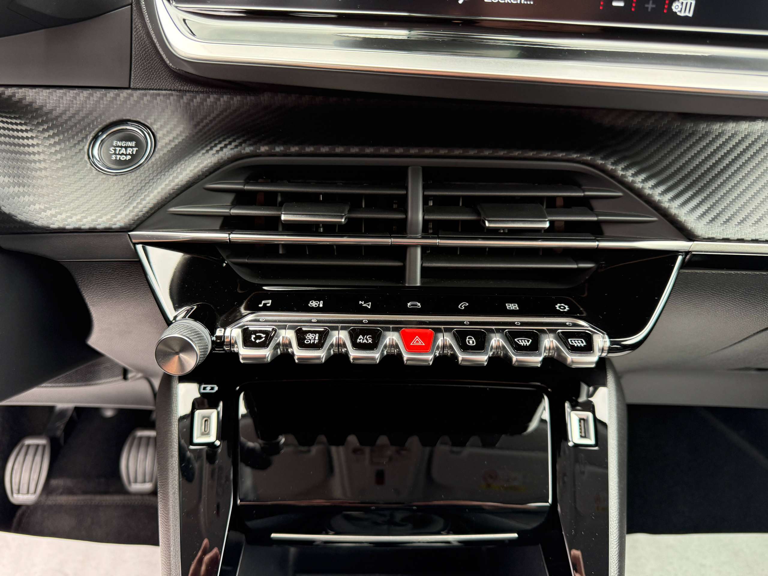 52e8ccf1-0fd1-4a06-8a8d-a48b644202ee19-peugeot-2008-1-2i-full-led-camera-leder-navigatie-virtual-carplay.jpg