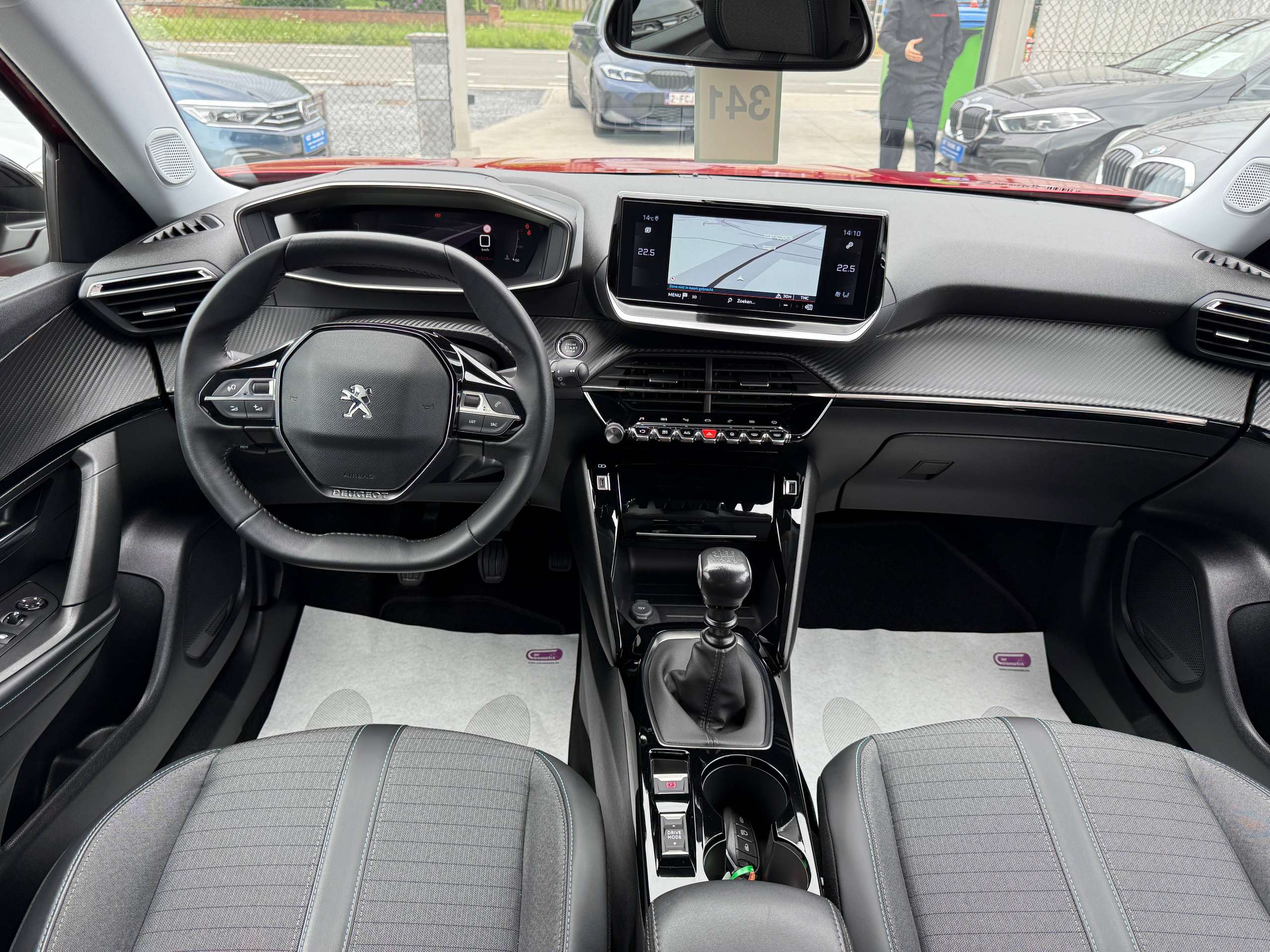 52e8ccf1-0fd1-4a06-8a8d-a48b644202ee31-peugeot-2008-1-2i-full-led-camera-leder-navigatie-virtual-carplay.jpg