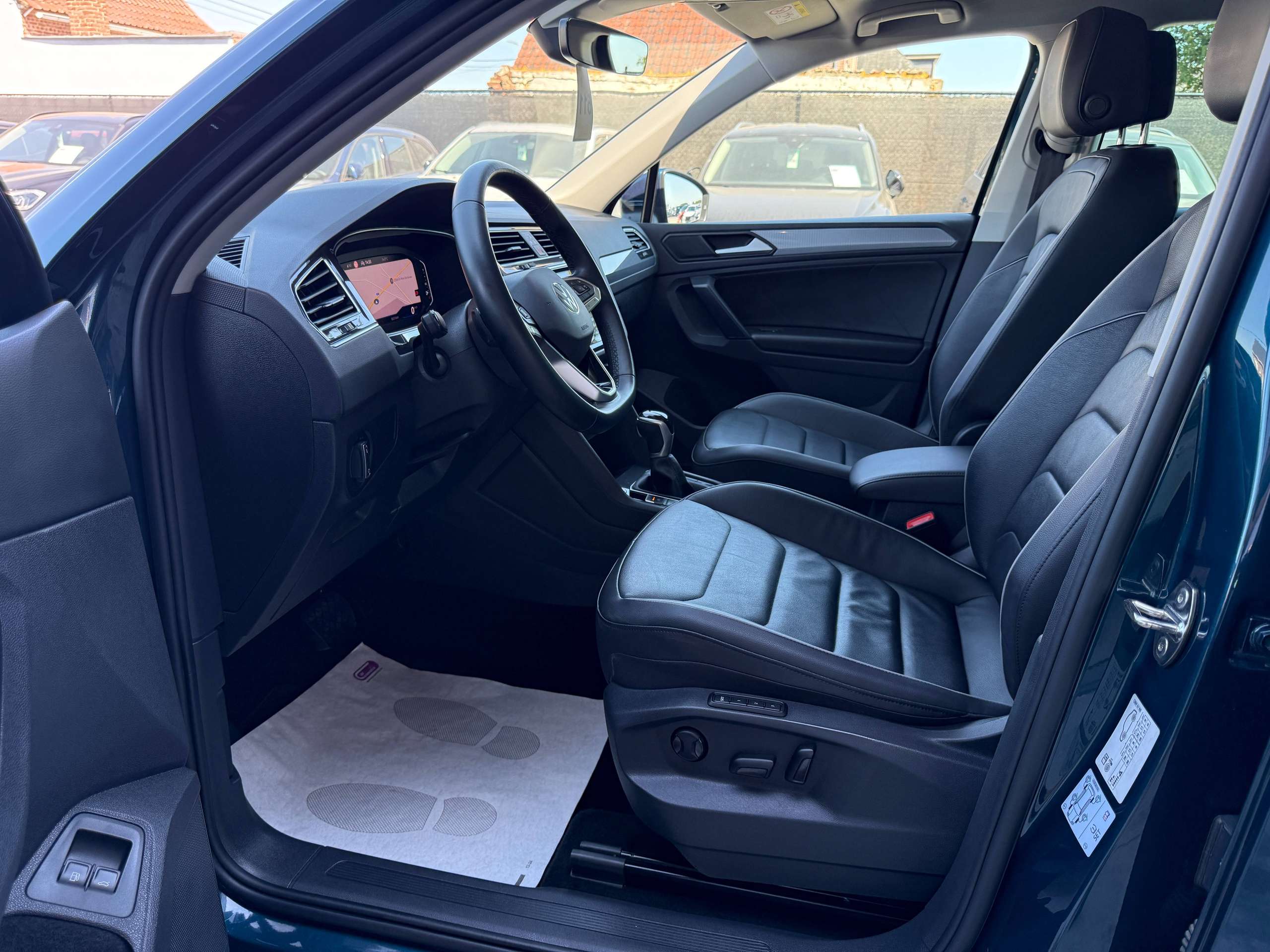 564f47de-299f-48ef-8c06-172e04f8db7412-volkswagen-tiguan-1-4i-e-hybrid-automaat-navigatie-full-led-zwart-leder-360-camera-carplay.jpg