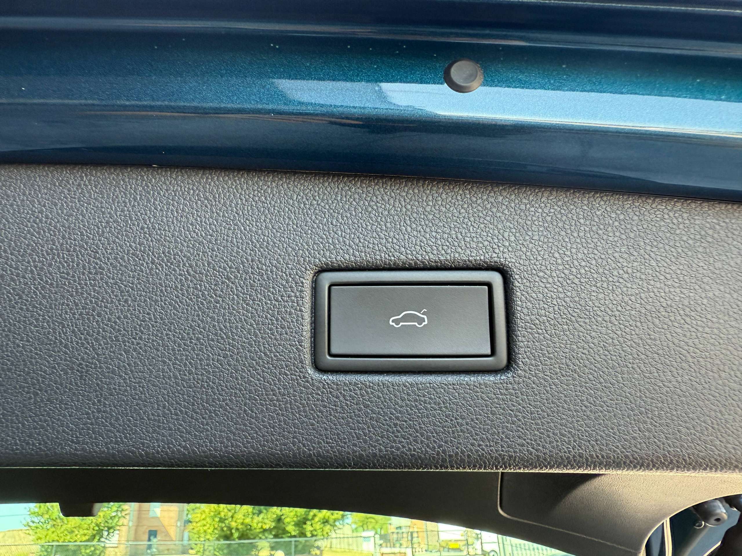 564f47de-299f-48ef-8c06-172e04f8db7416-volkswagen-tiguan-1-4i-e-hybrid-automaat-navigatie-full-led-zwart-leder-360-camera-carplay.jpg
