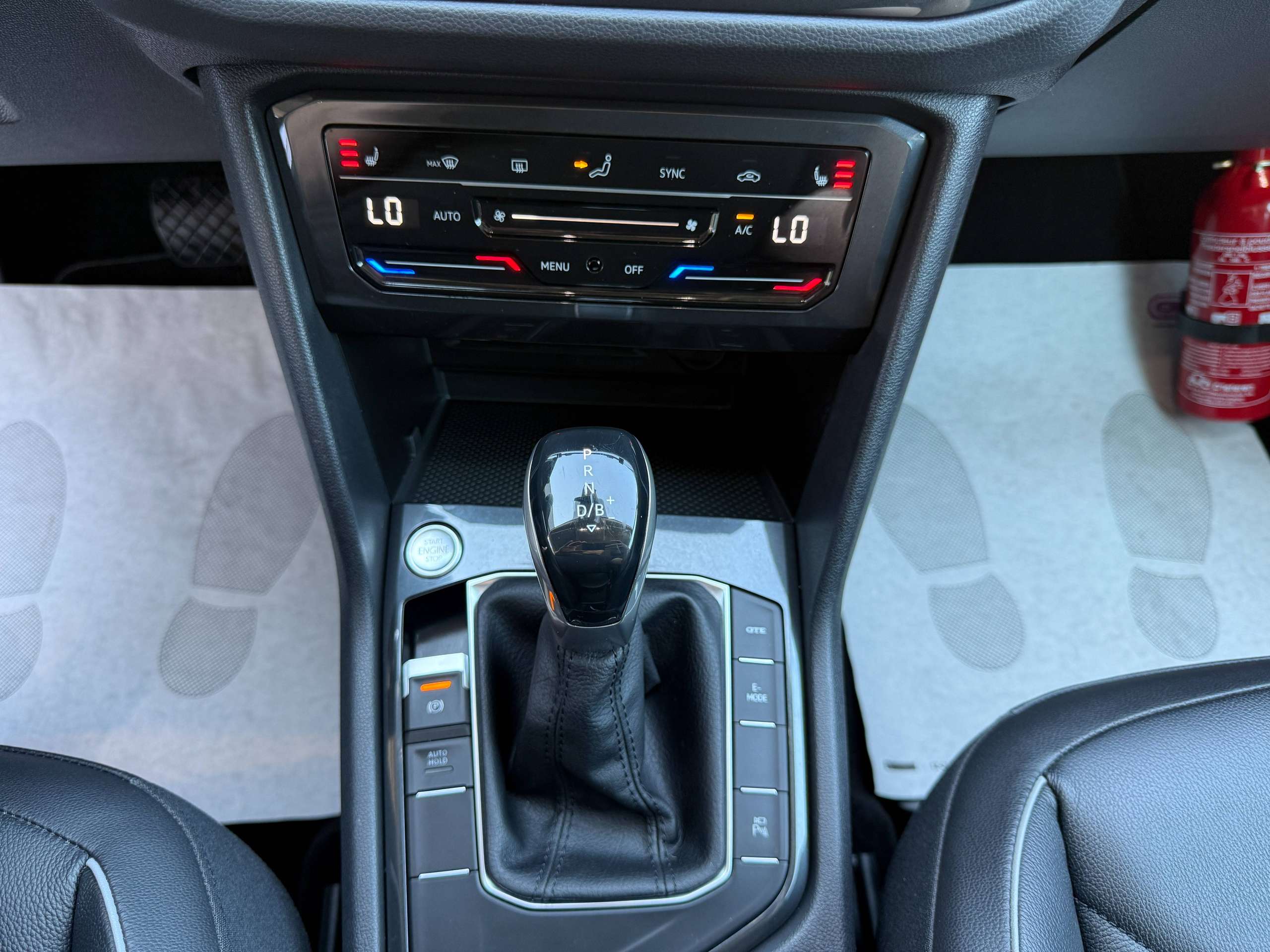 564f47de-299f-48ef-8c06-172e04f8db7425-volkswagen-tiguan-1-4i-e-hybrid-automaat-navigatie-full-led-zwart-leder-360-camera-carplay.jpg