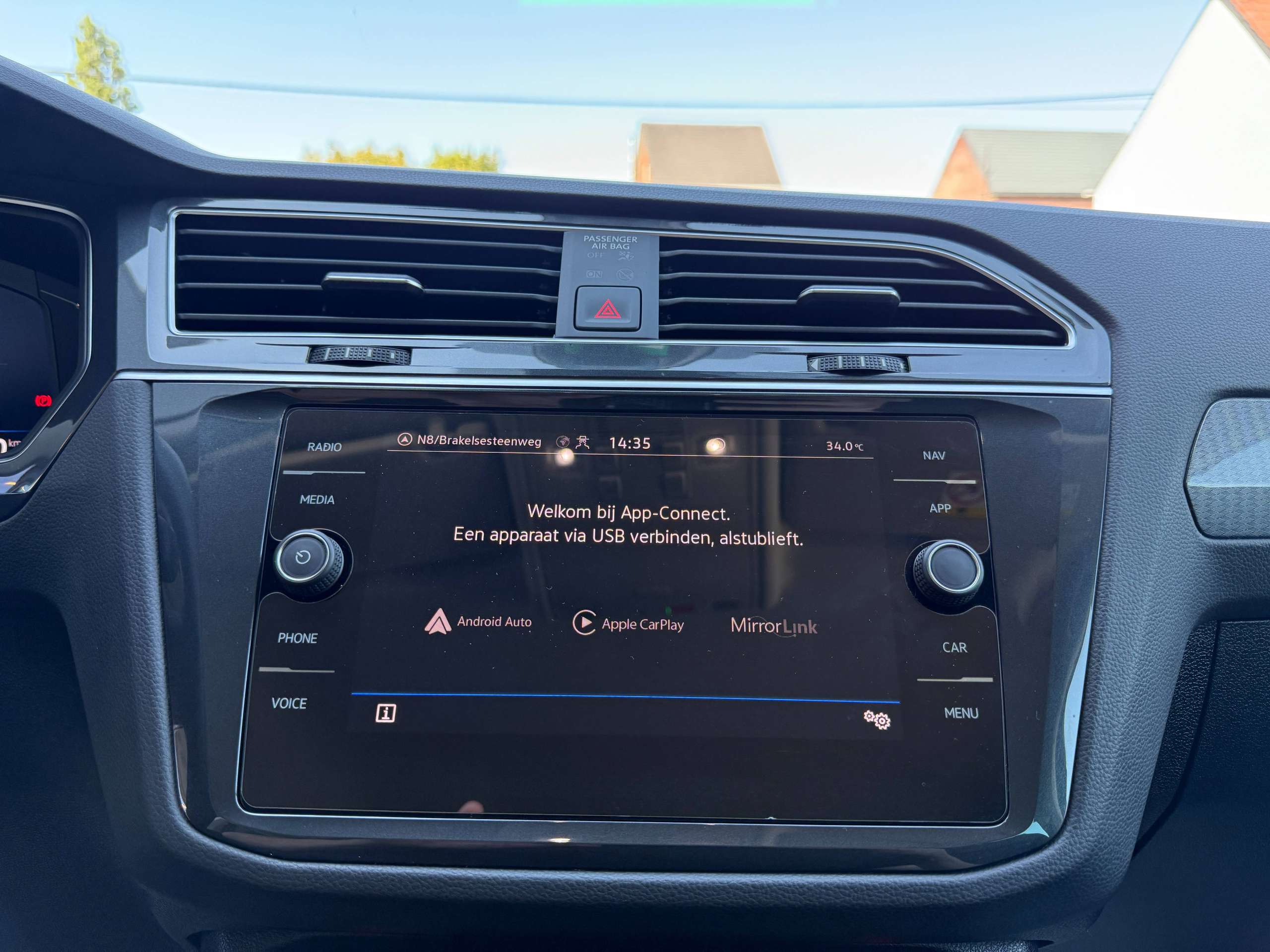 564f47de-299f-48ef-8c06-172e04f8db7426-volkswagen-tiguan-1-4i-e-hybrid-automaat-navigatie-full-led-zwart-leder-360-camera-carplay.jpg