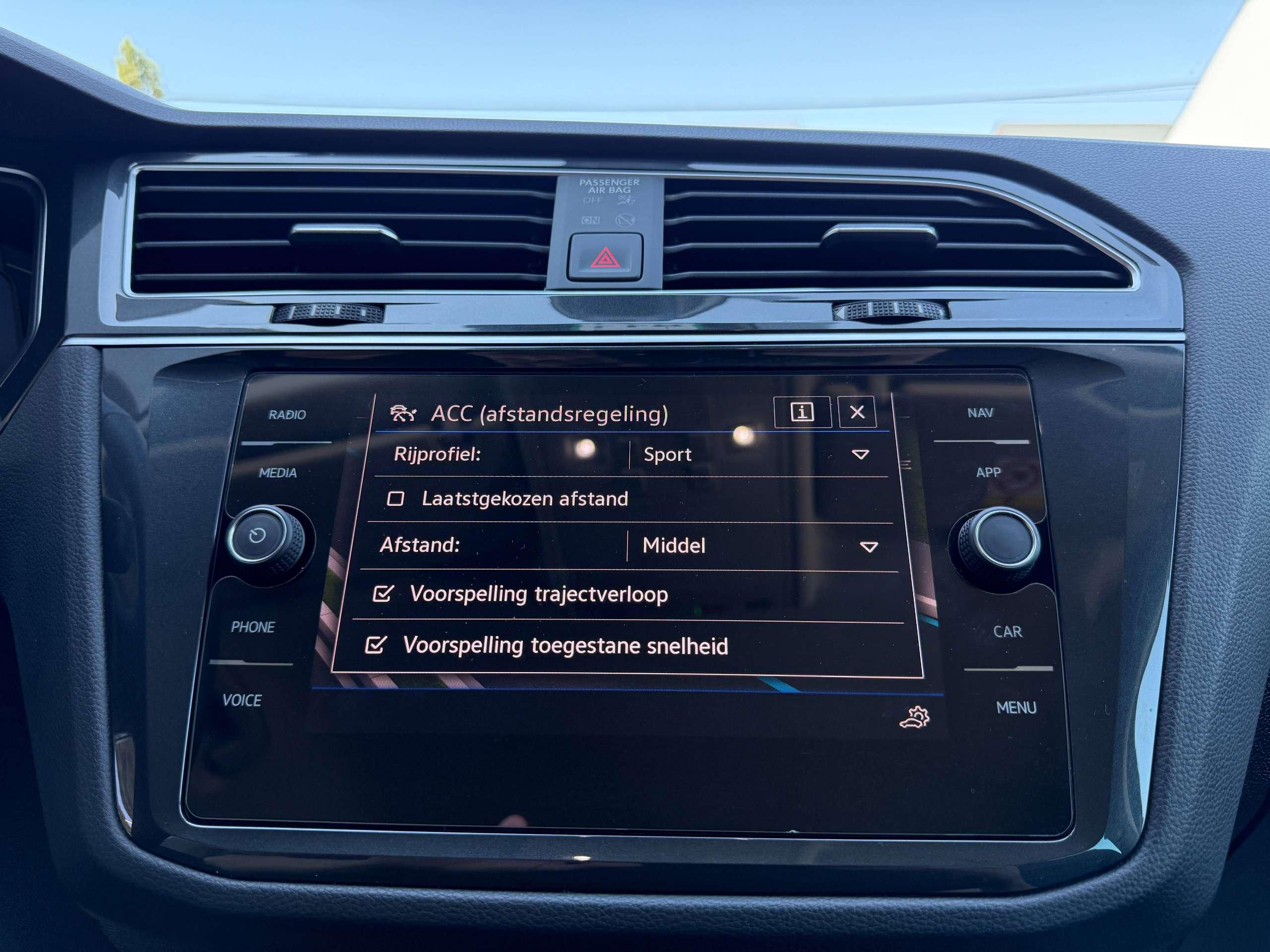 564f47de-299f-48ef-8c06-172e04f8db7432-volkswagen-tiguan-1-4i-e-hybrid-automaat-navigatie-full-led-zwart-leder-360-camera-carplay.jpg