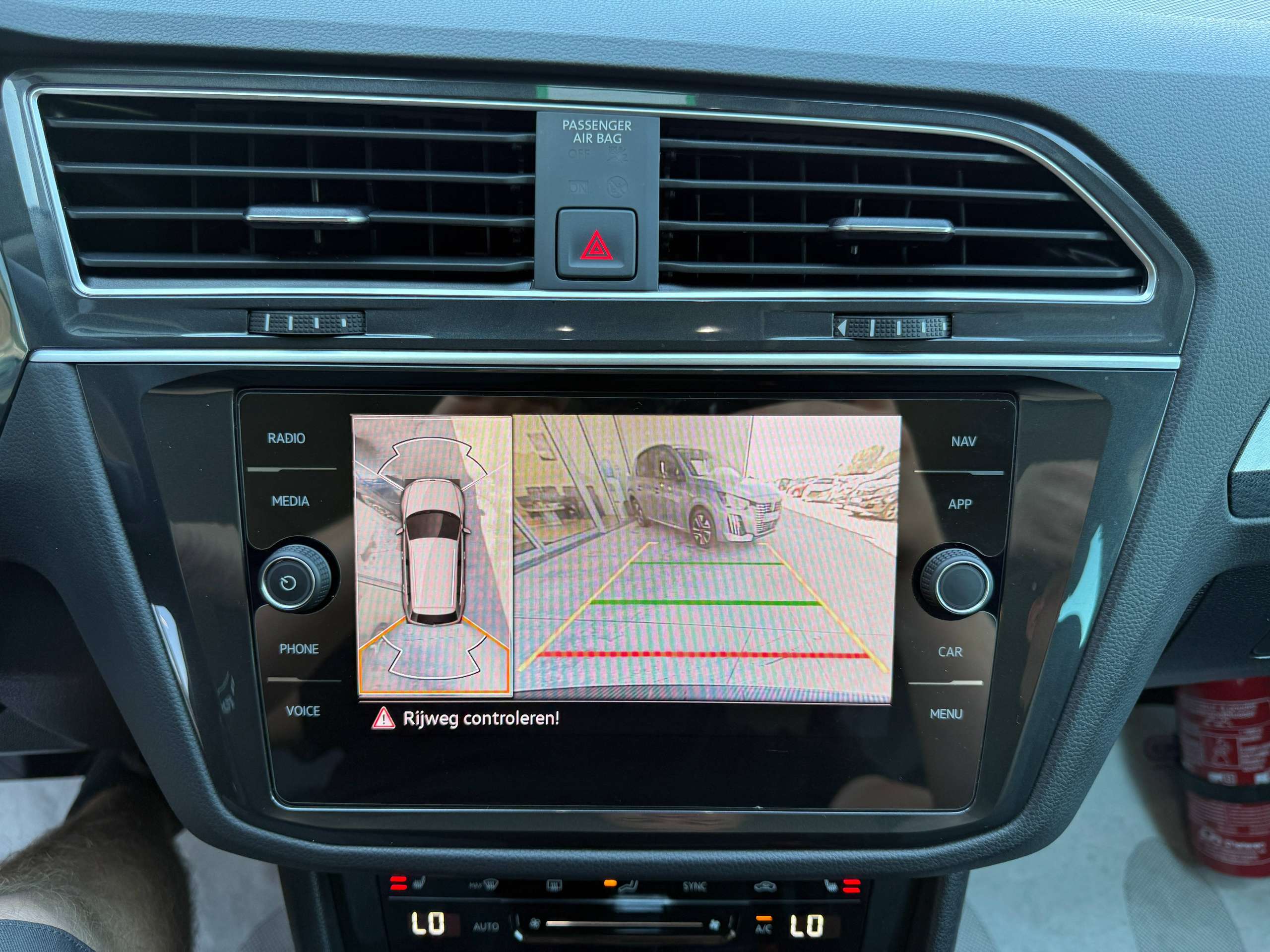 564f47de-299f-48ef-8c06-172e04f8db7434-volkswagen-tiguan-1-4i-e-hybrid-automaat-navigatie-full-led-zwart-leder-360-camera-carplay.jpg