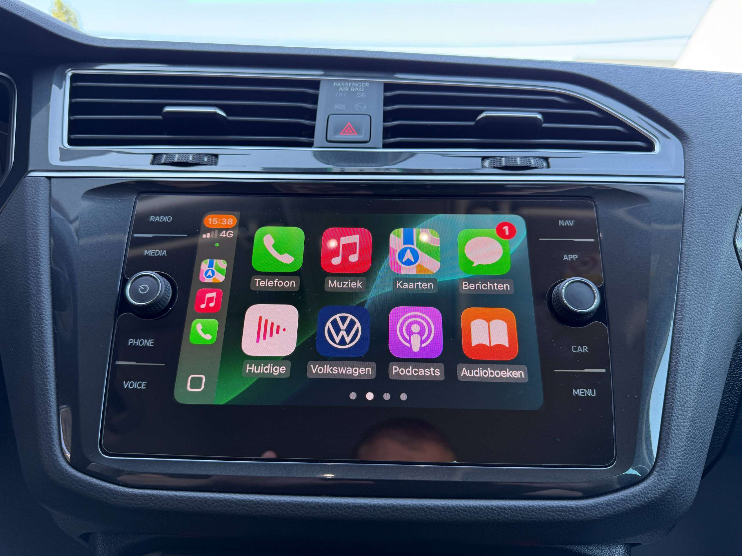 564f47de-299f-48ef-8c06-172e04f8db7437-volkswagen-tiguan-1-4i-e-hybrid-automaat-navigatie-full-led-zwart-leder-360-camera-carplay.jpg