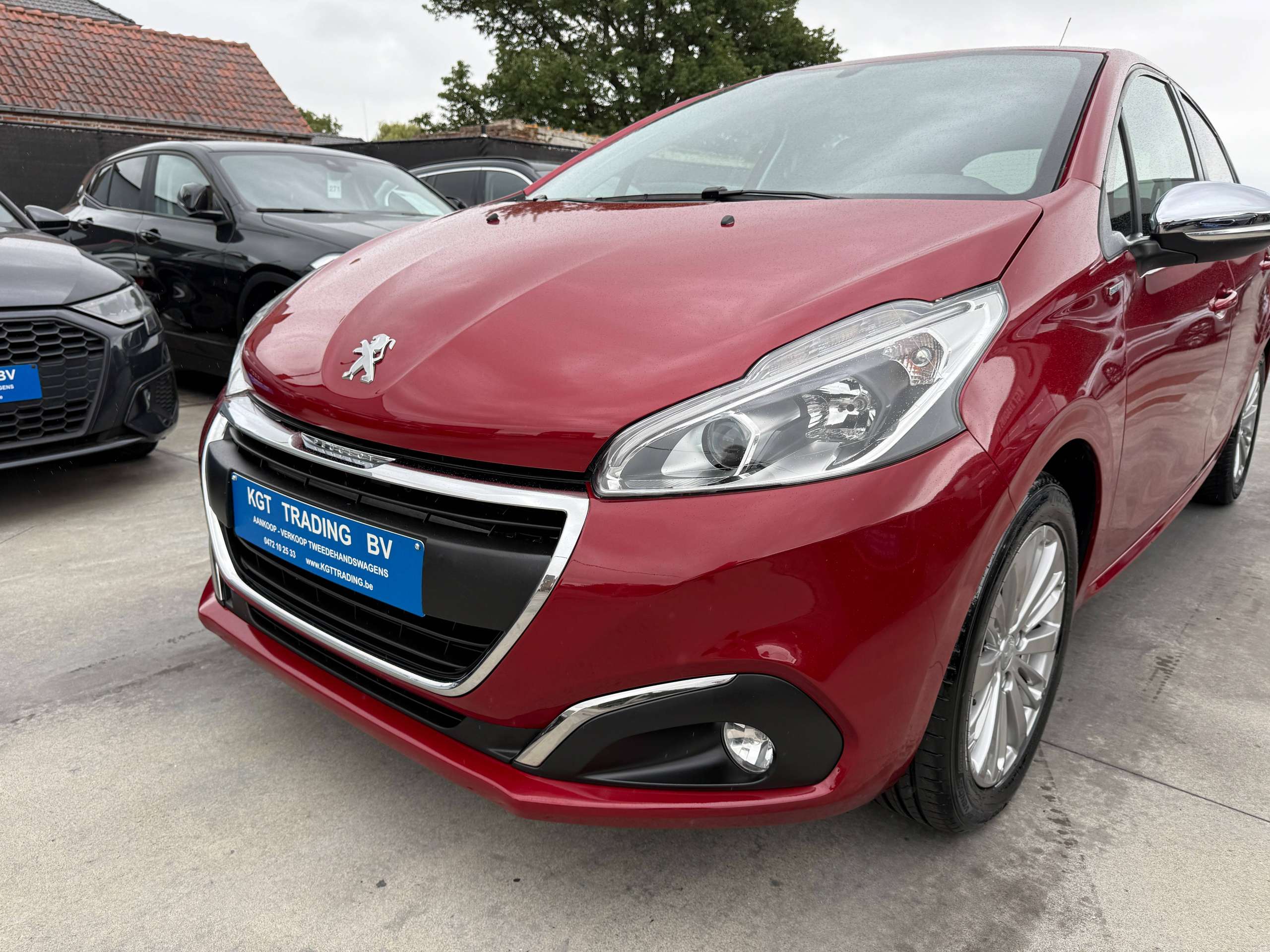 57eb5c81-d206-4366-8a10-c29a1b063f2010-peugeot-208-1-2i-5-deurs-navigatie-carplay-led-parkeersensoren-airco-alu-bluetooth.jpg