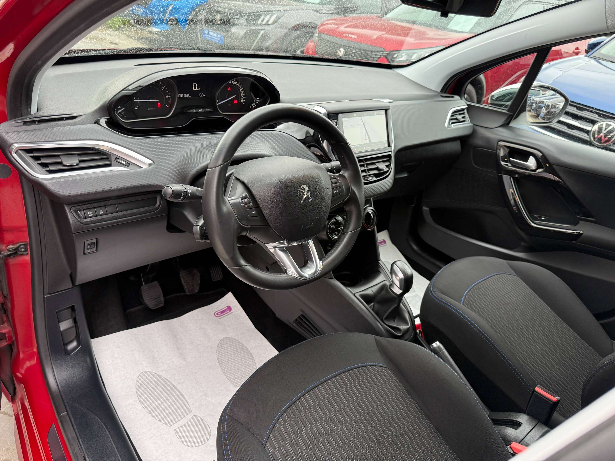 57eb5c81-d206-4366-8a10-c29a1b063f2013-peugeot-208-1-2i-5-deurs-navigatie-carplay-led-parkeersensoren-airco-alu-bluetooth.jpg