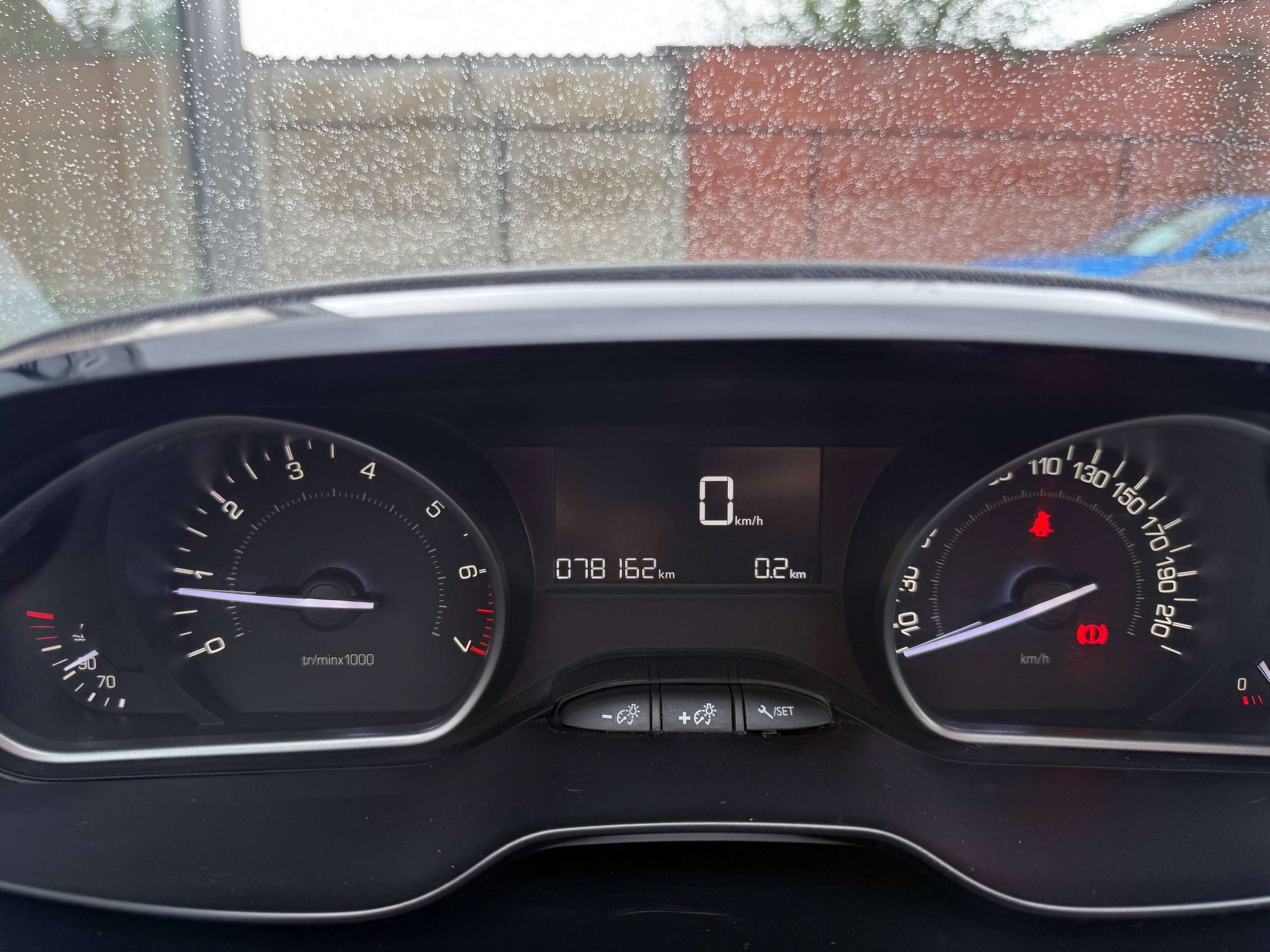 57eb5c81-d206-4366-8a10-c29a1b063f2016-peugeot-208-1-2i-5-deurs-navigatie-carplay-led-parkeersensoren-airco-alu-bluetooth.jpg