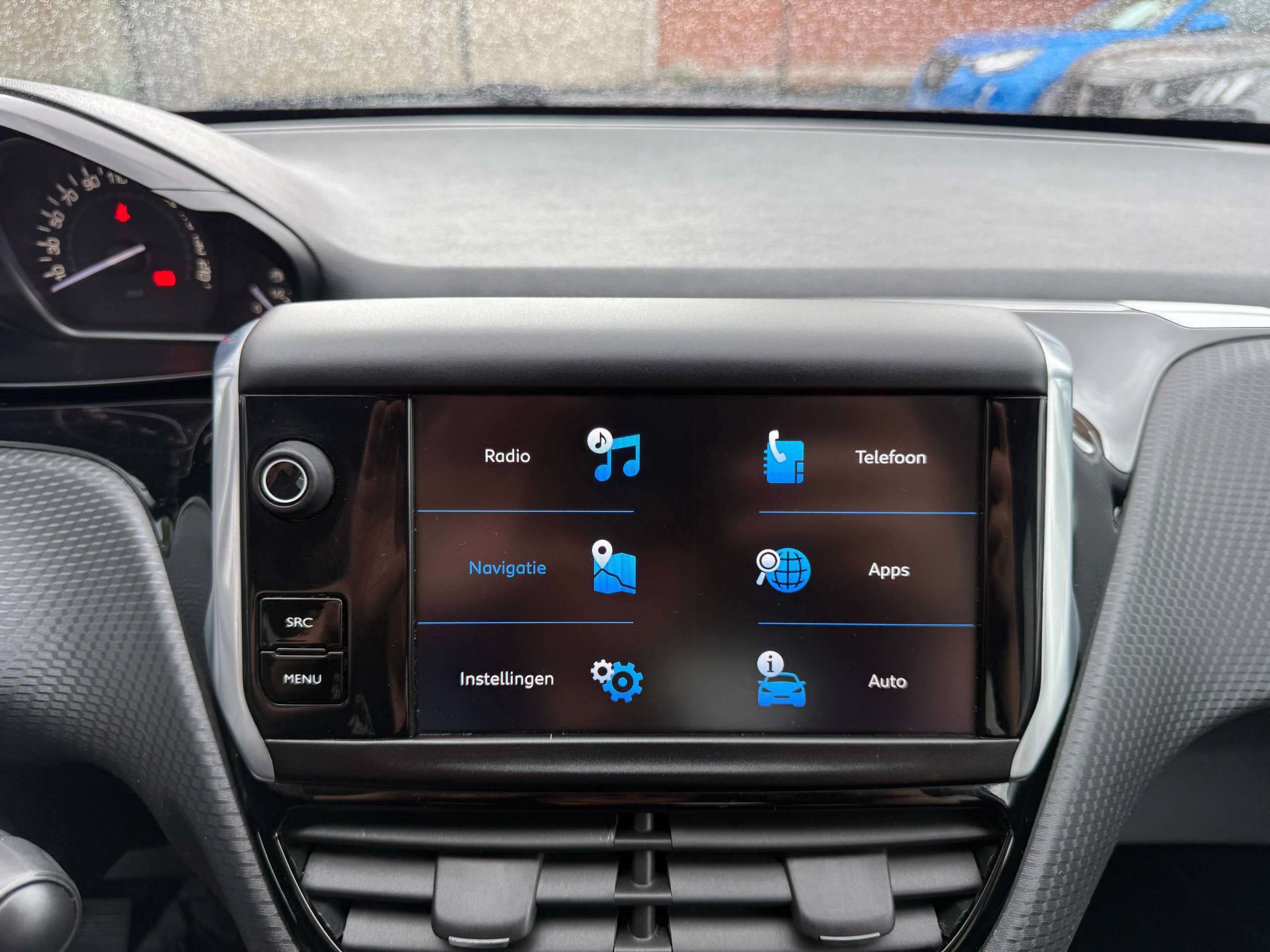 57eb5c81-d206-4366-8a10-c29a1b063f2020-peugeot-208-1-2i-5-deurs-navigatie-carplay-led-parkeersensoren-airco-alu-bluetooth.jpg