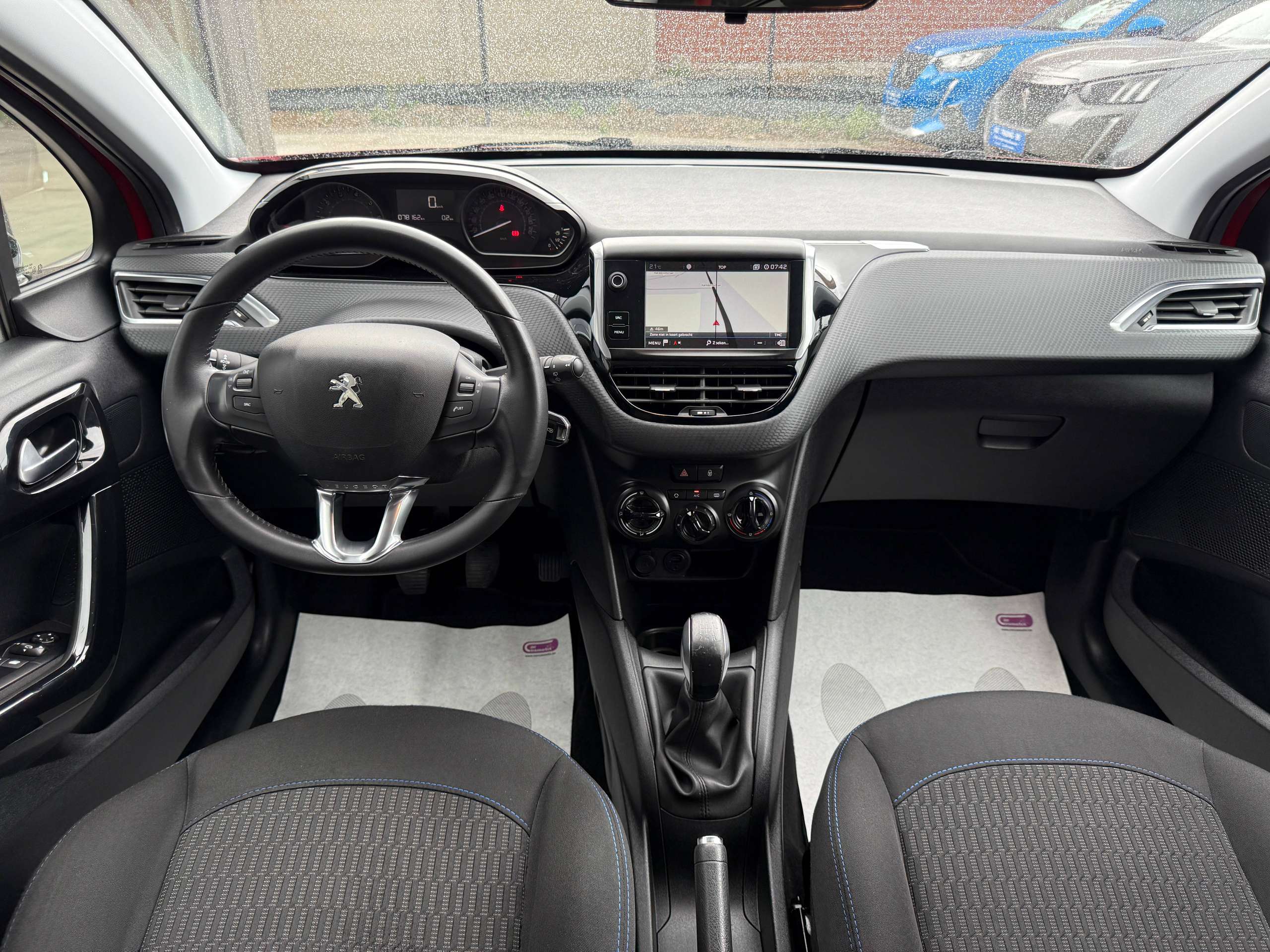 57eb5c81-d206-4366-8a10-c29a1b063f2027-peugeot-208-1-2i-5-deurs-navigatie-carplay-led-parkeersensoren-airco-alu-bluetooth.jpg