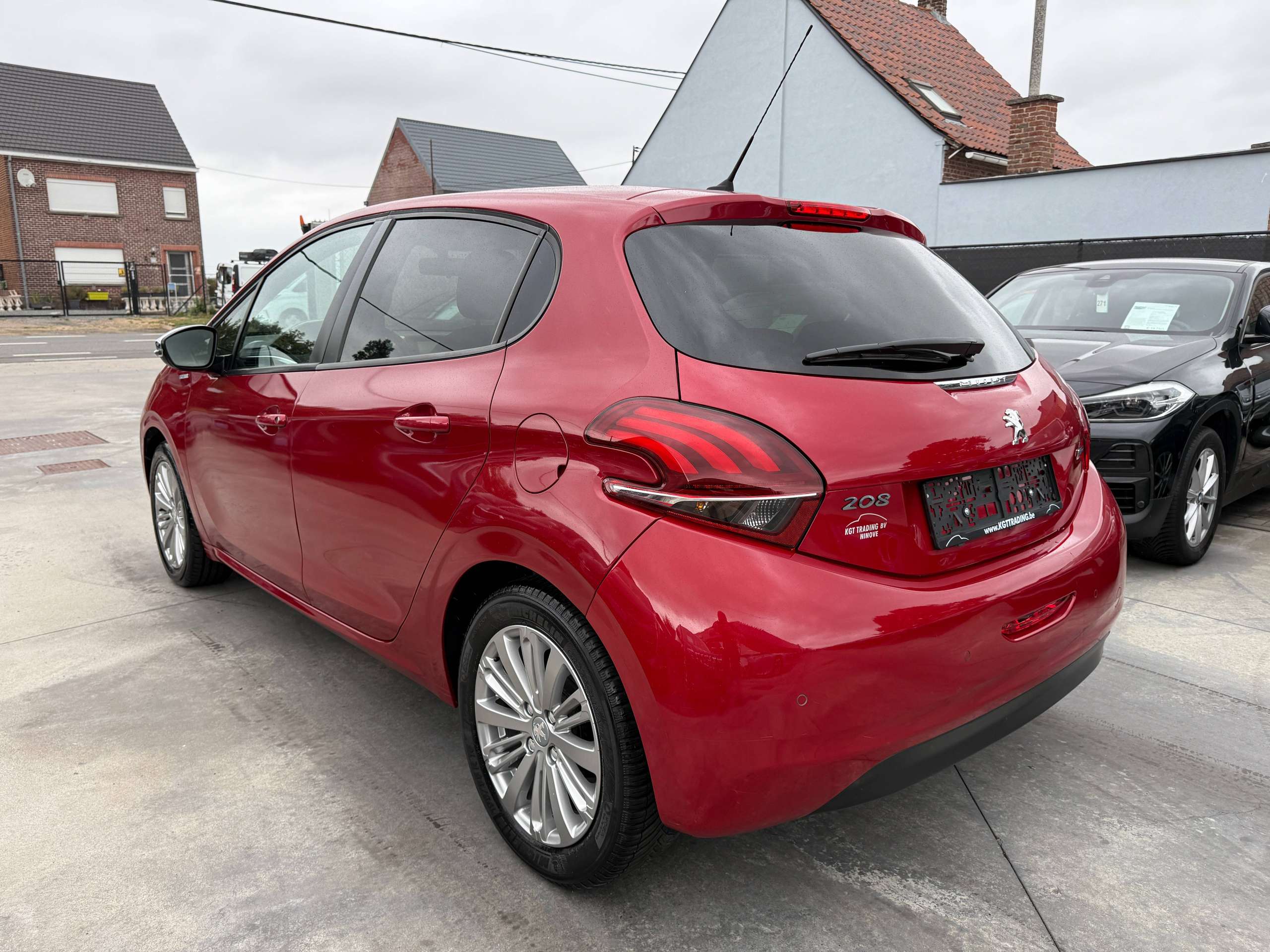 57eb5c81-d206-4366-8a10-c29a1b063f207-peugeot-208-1-2i-5-deurs-navigatie-carplay-led-parkeersensoren-airco-alu-bluetooth.jpg