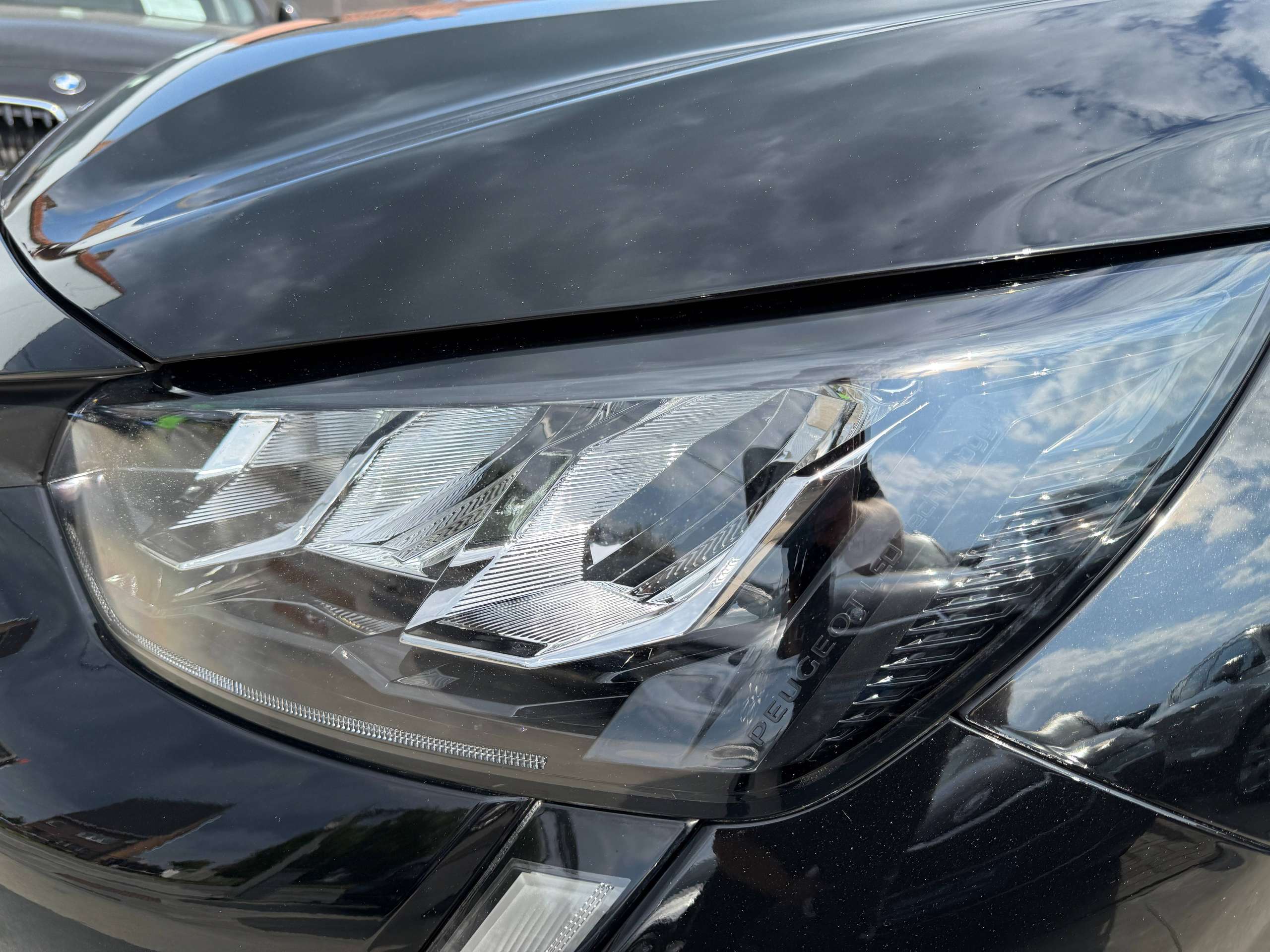 6124cacd-f880-4abe-88f2-b282186fc00810-peugeot-208-1-2i-full-led-navigatie-carplay-alu-bluetooth-pdc.jpg