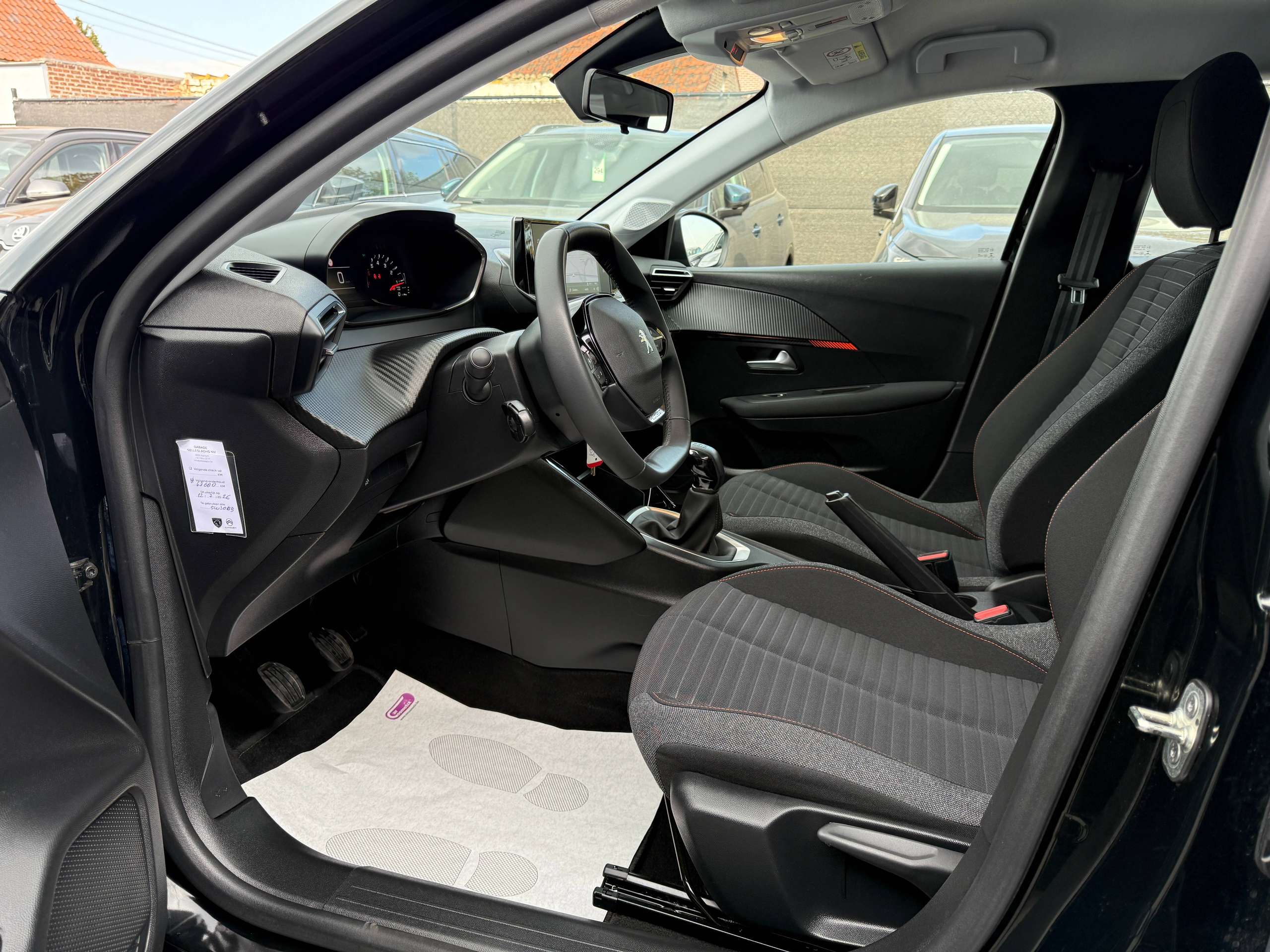 6124cacd-f880-4abe-88f2-b282186fc00812-peugeot-208-1-2i-full-led-navigatie-carplay-alu-bluetooth-pdc.jpg