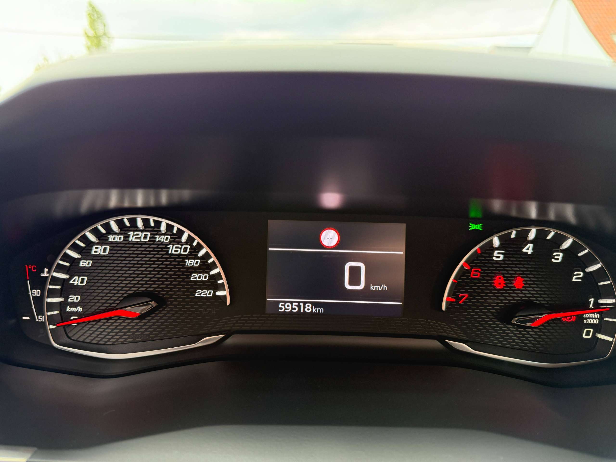 6124cacd-f880-4abe-88f2-b282186fc00816-peugeot-208-1-2i-full-led-navigatie-carplay-alu-bluetooth-pdc.jpg