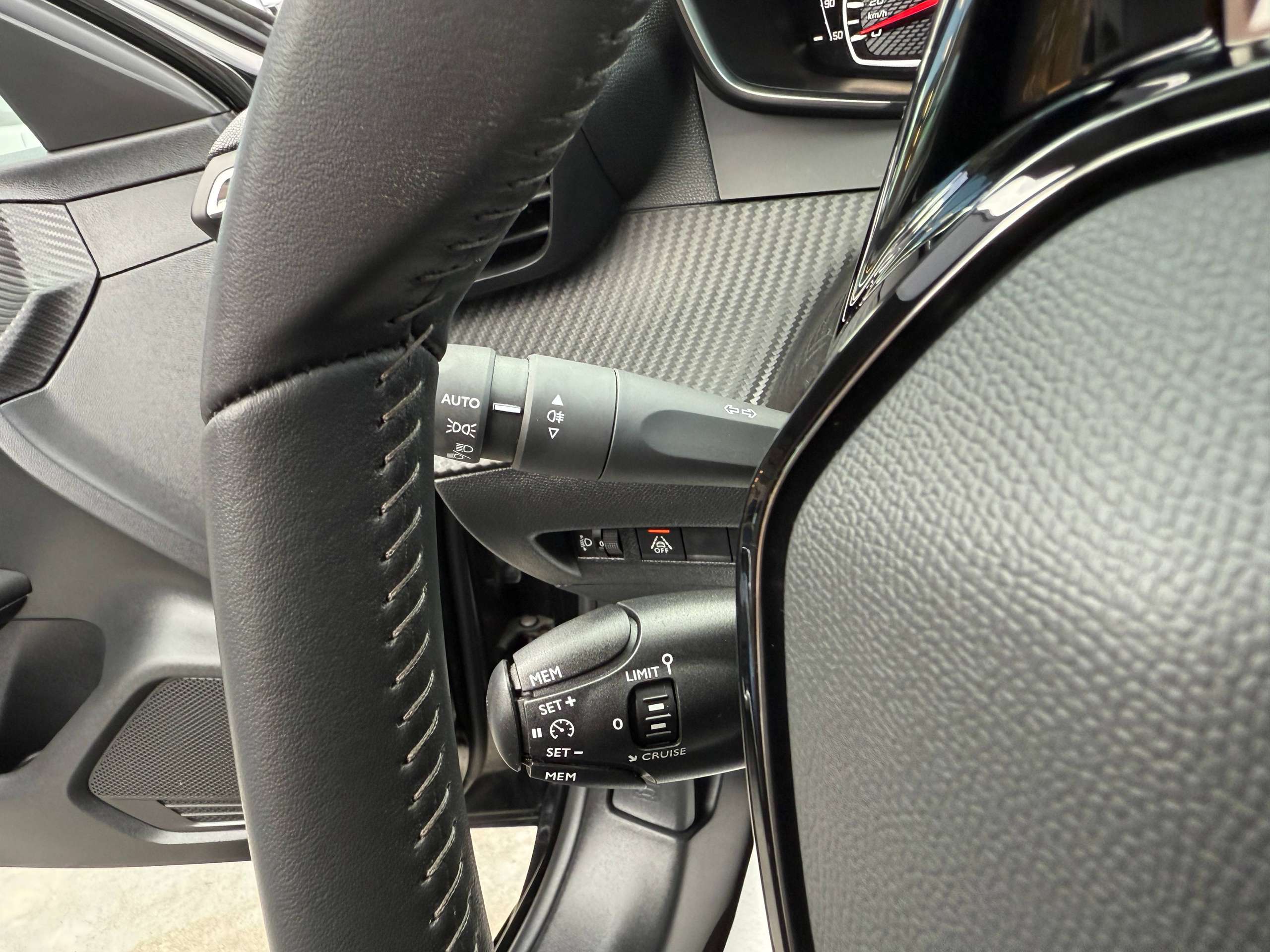 6124cacd-f880-4abe-88f2-b282186fc00817-peugeot-208-1-2i-full-led-navigatie-carplay-alu-bluetooth-pdc.jpg