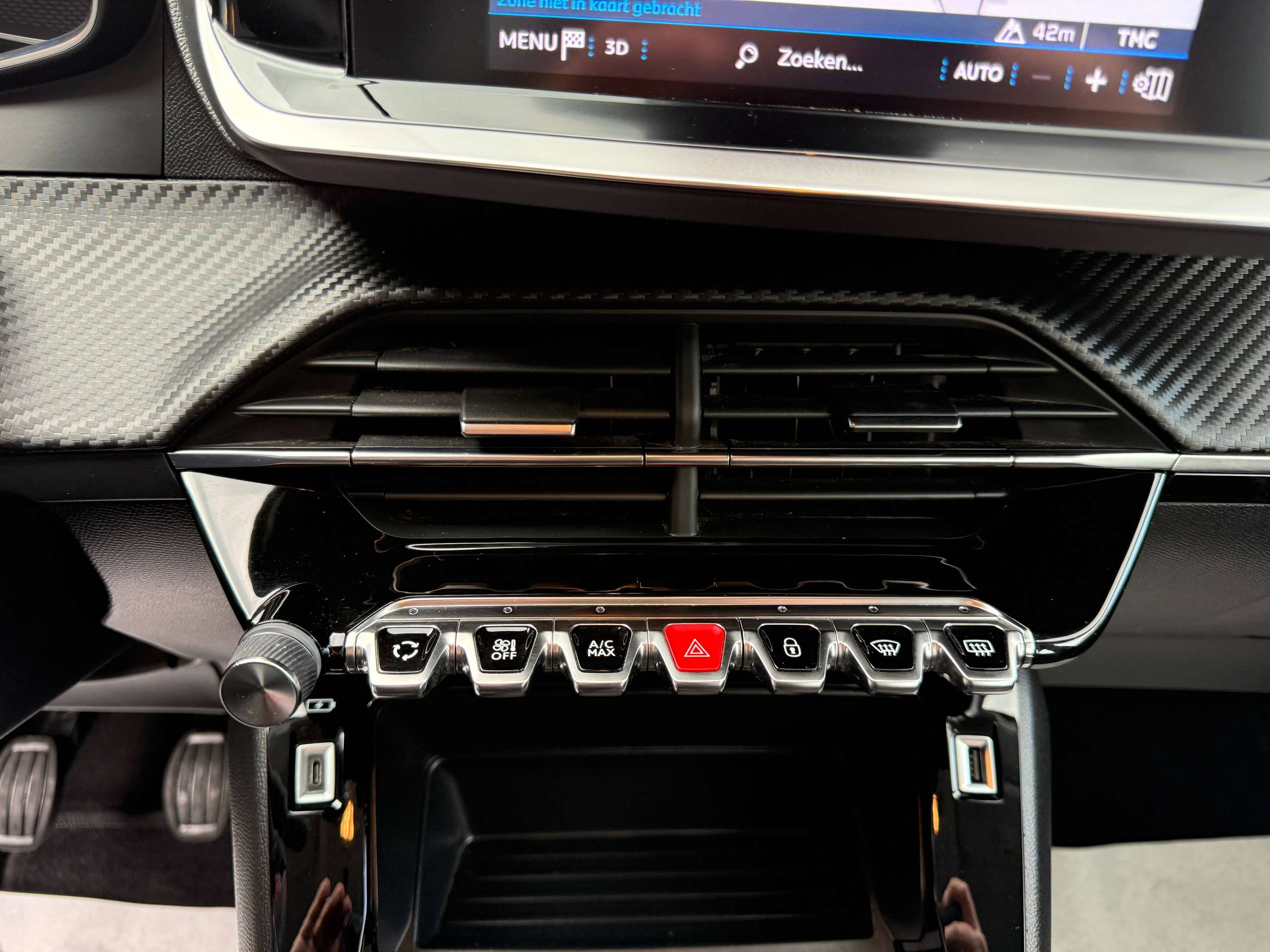6124cacd-f880-4abe-88f2-b282186fc00819-peugeot-208-1-2i-full-led-navigatie-carplay-alu-bluetooth-pdc.jpg