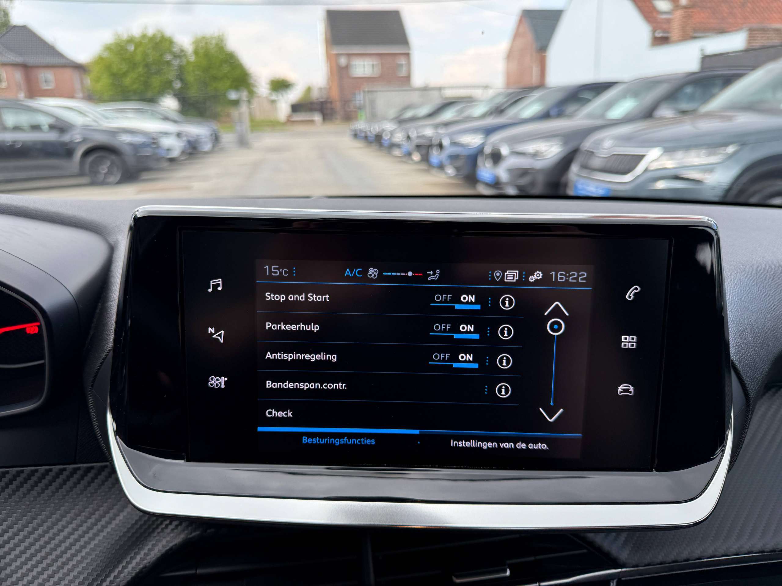 6124cacd-f880-4abe-88f2-b282186fc00821-peugeot-208-1-2i-full-led-navigatie-carplay-alu-bluetooth-pdc.jpg