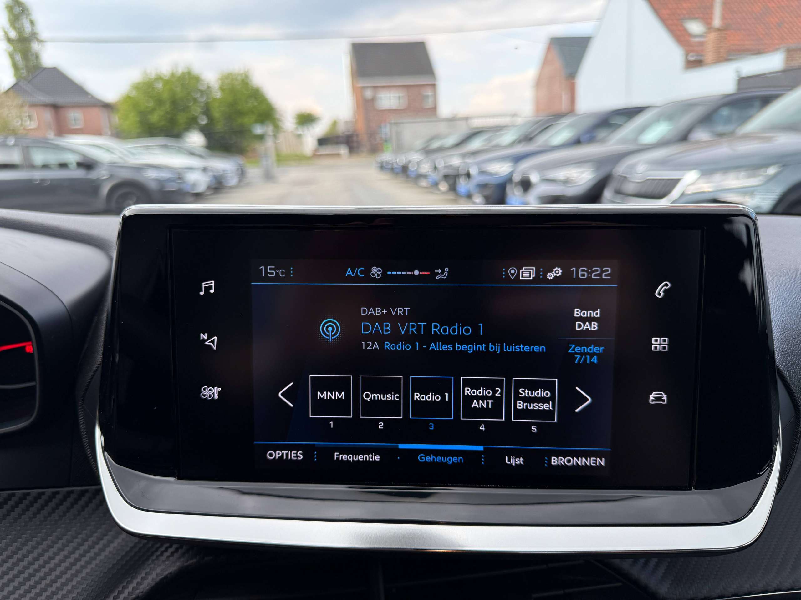6124cacd-f880-4abe-88f2-b282186fc00823-peugeot-208-1-2i-full-led-navigatie-carplay-alu-bluetooth-pdc.jpg