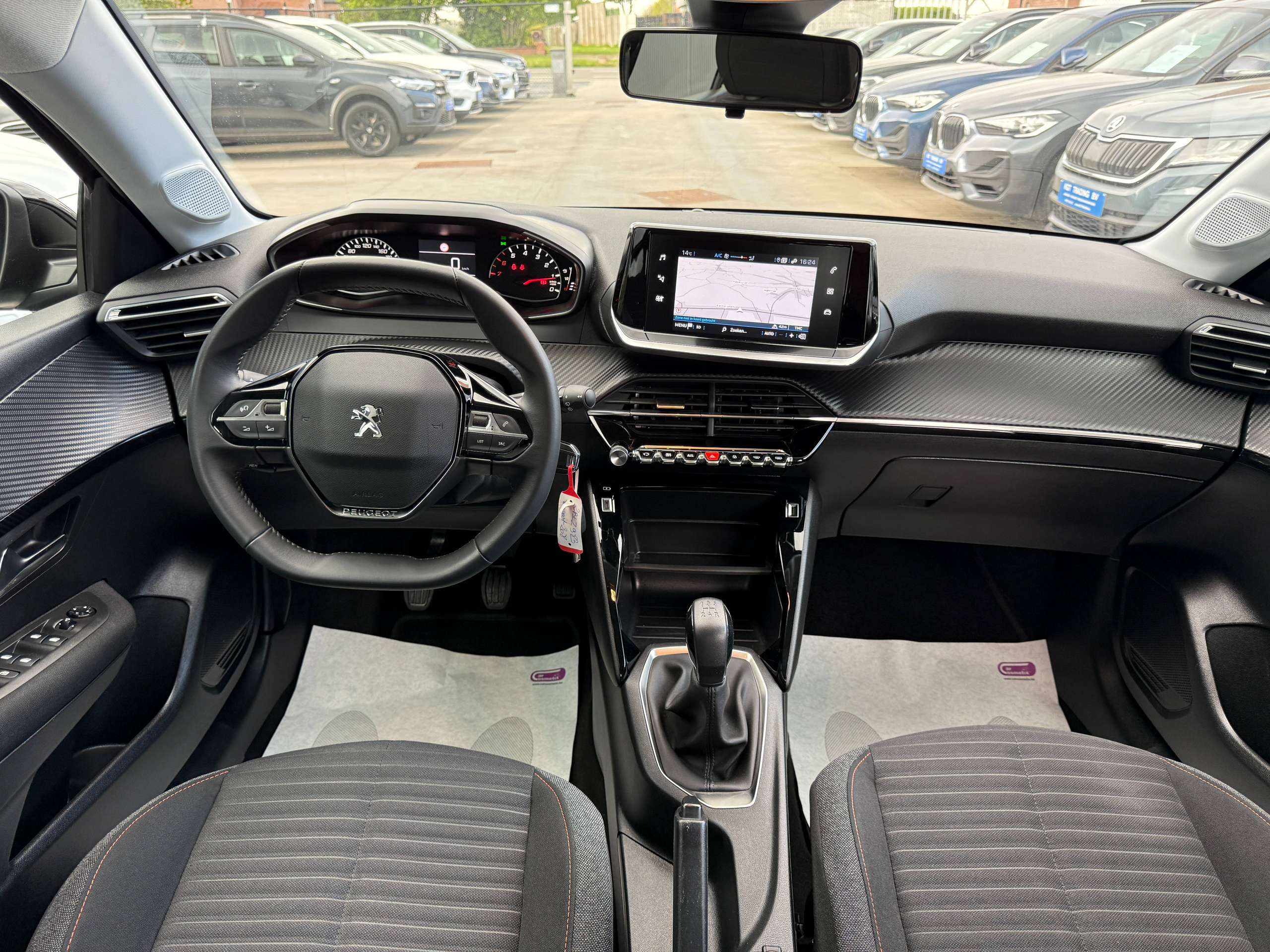 6124cacd-f880-4abe-88f2-b282186fc00831-peugeot-208-1-2i-full-led-navigatie-carplay-alu-bluetooth-pdc.jpg