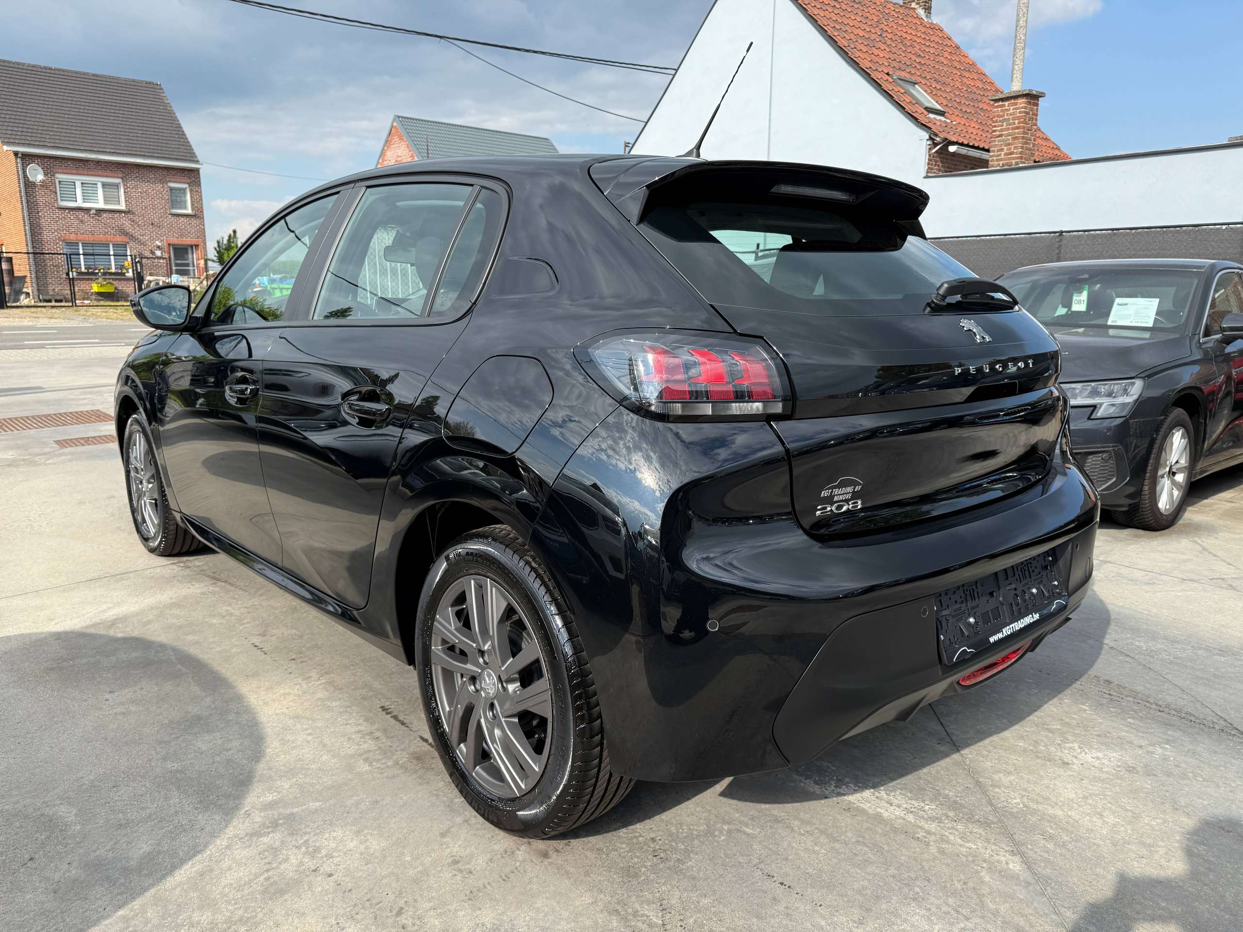 6124cacd-f880-4abe-88f2-b282186fc0087-peugeot-208-1-2i-full-led-navigatie-carplay-alu-bluetooth-pdc.jpg