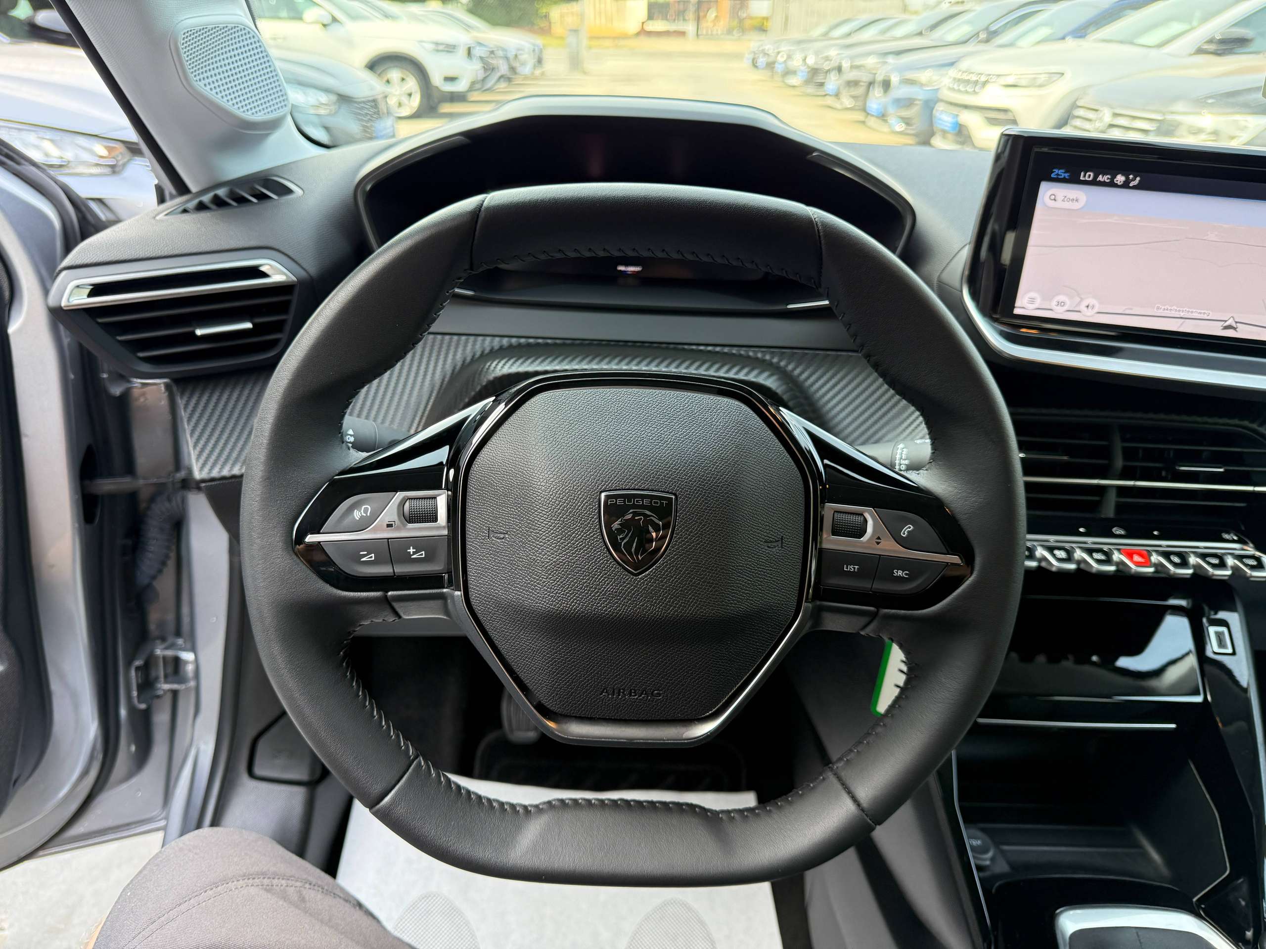 656492aa-7f54-4733-85e9-fd3a8211536919-peugeot-208-1-2i-turbo-360-camera-dode-hoek-navigatie-leder-full-led-carplay.jpg