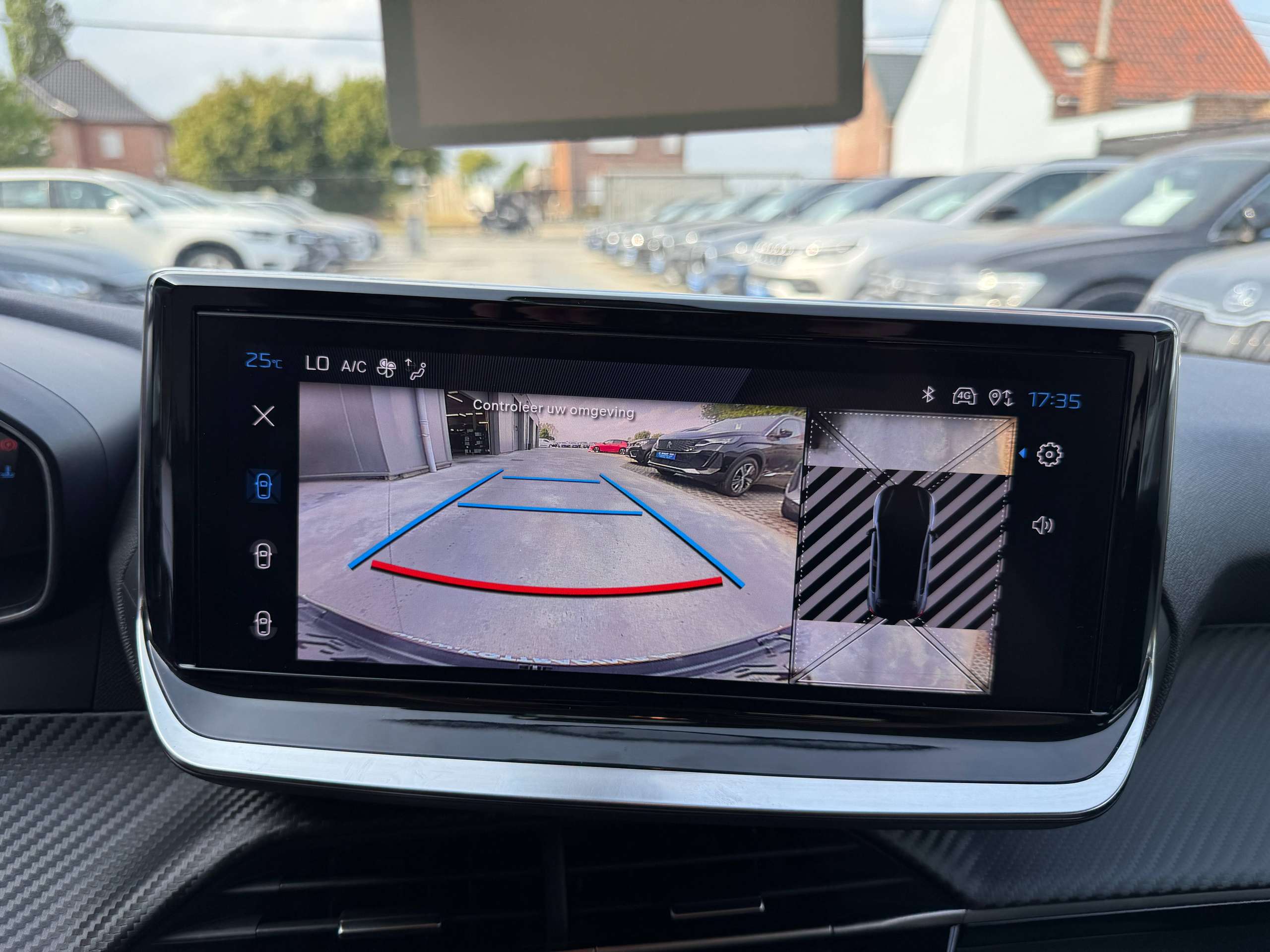 656492aa-7f54-4733-85e9-fd3a8211536922-peugeot-208-1-2i-turbo-360-camera-dode-hoek-navigatie-leder-full-led-carplay.jpg