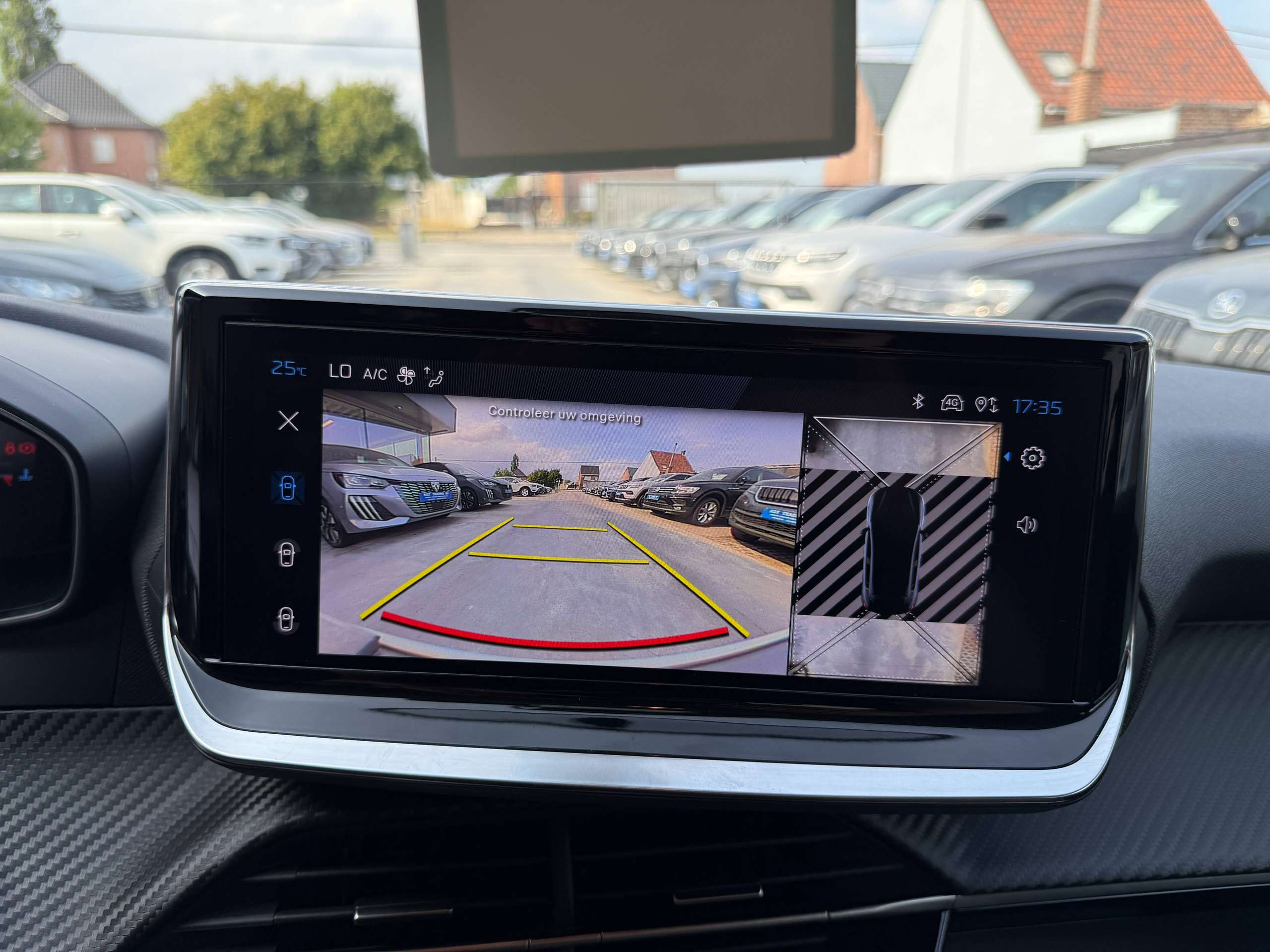 656492aa-7f54-4733-85e9-fd3a8211536923-peugeot-208-1-2i-turbo-360-camera-dode-hoek-navigatie-leder-full-led-carplay.jpg