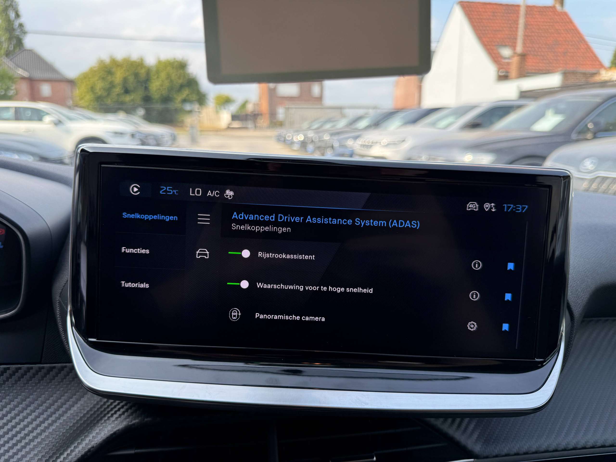 656492aa-7f54-4733-85e9-fd3a8211536926-peugeot-208-1-2i-turbo-360-camera-dode-hoek-navigatie-leder-full-led-carplay.jpg
