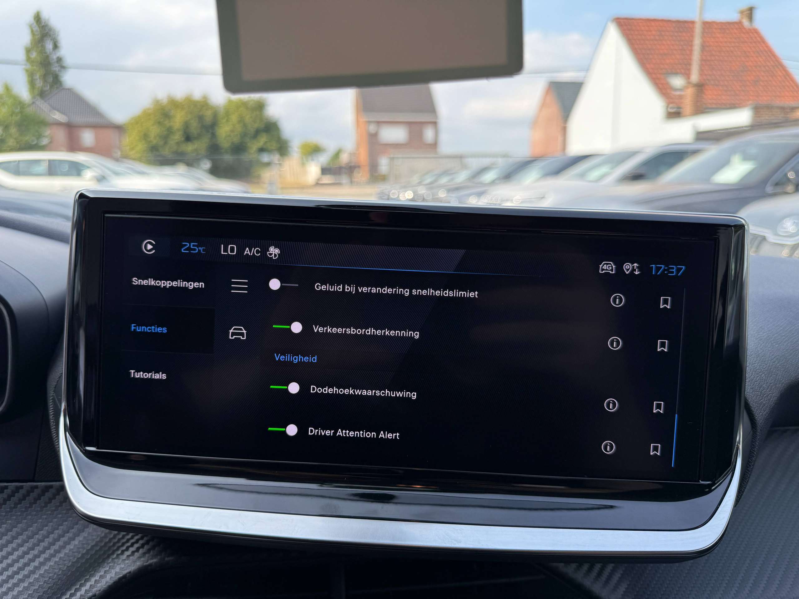 656492aa-7f54-4733-85e9-fd3a8211536929-peugeot-208-1-2i-turbo-360-camera-dode-hoek-navigatie-leder-full-led-carplay.jpg