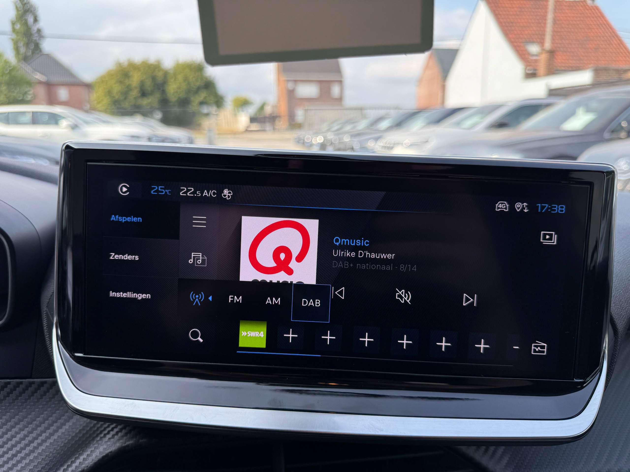 656492aa-7f54-4733-85e9-fd3a8211536931-peugeot-208-1-2i-turbo-360-camera-dode-hoek-navigatie-leder-full-led-carplay.jpg