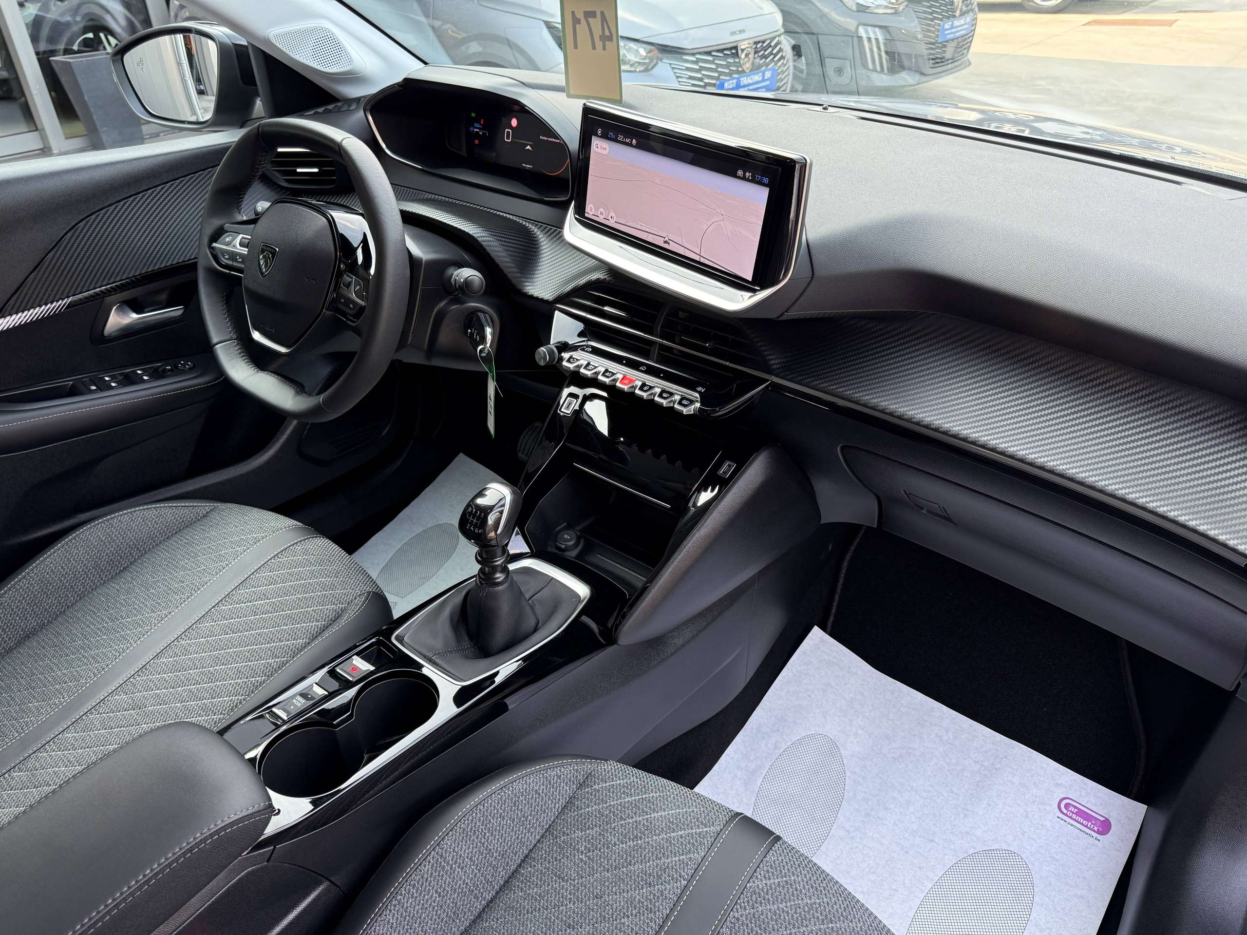 656492aa-7f54-4733-85e9-fd3a8211536933-peugeot-208-1-2i-turbo-360-camera-dode-hoek-navigatie-leder-full-led-carplay.jpg