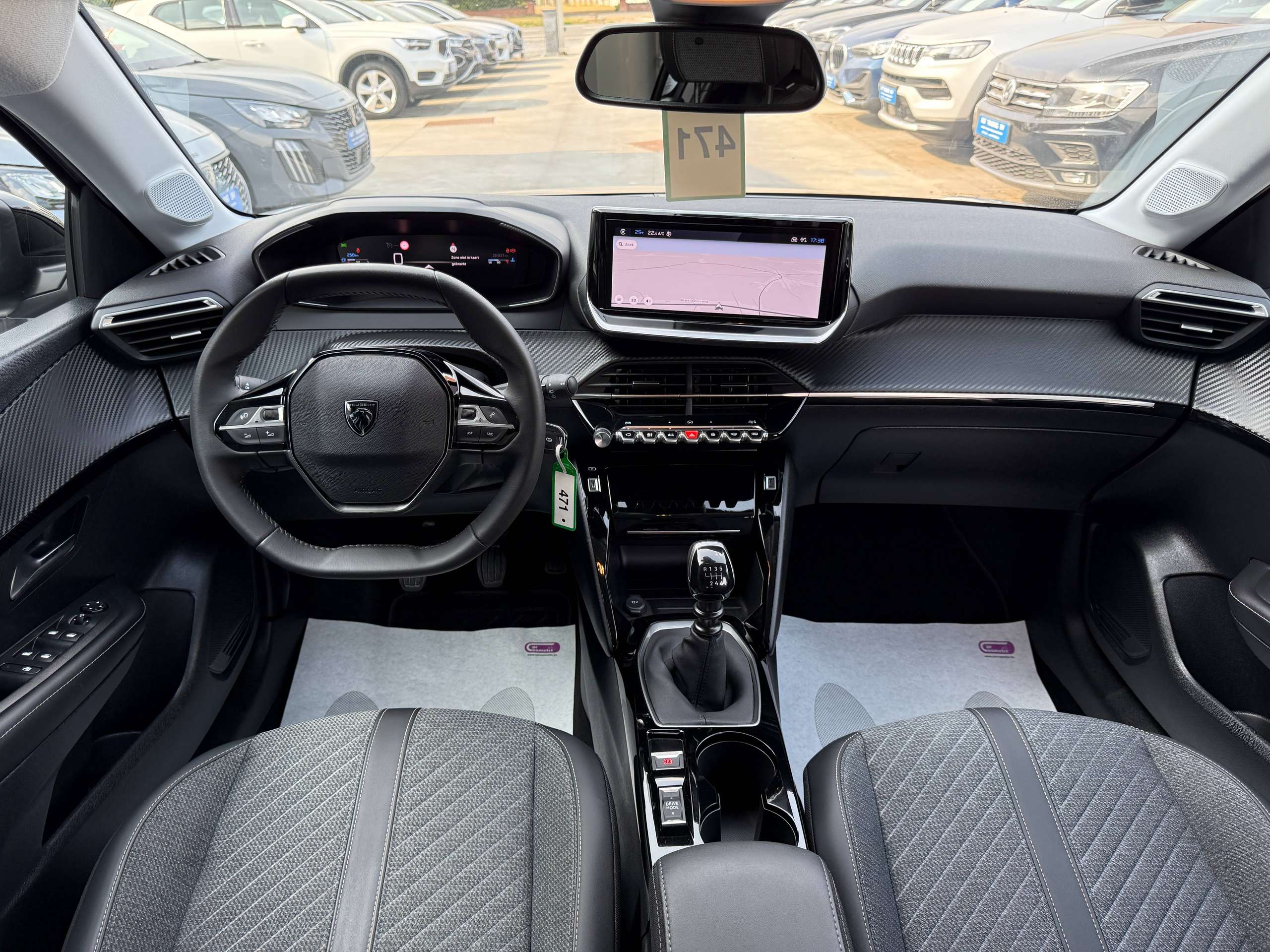 656492aa-7f54-4733-85e9-fd3a8211536937-peugeot-208-1-2i-turbo-360-camera-dode-hoek-navigatie-leder-full-led-carplay.jpg