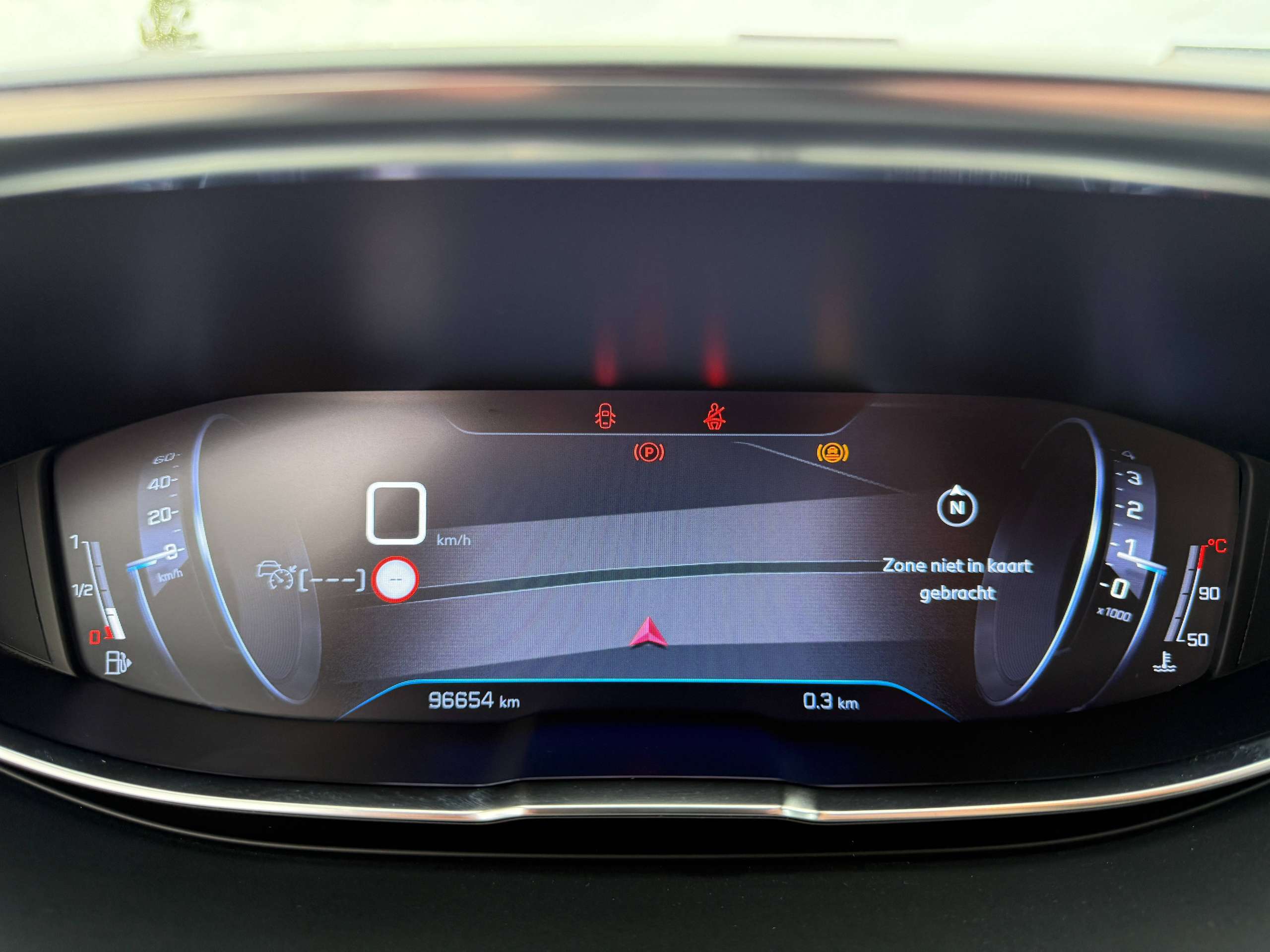 70ffc05a-bbbf-496f-982a-449e7f0ed31515-peugeot-5008-1-2i-130pk-navigatie-camera-carplay-dab-zetelverwa.jpg
