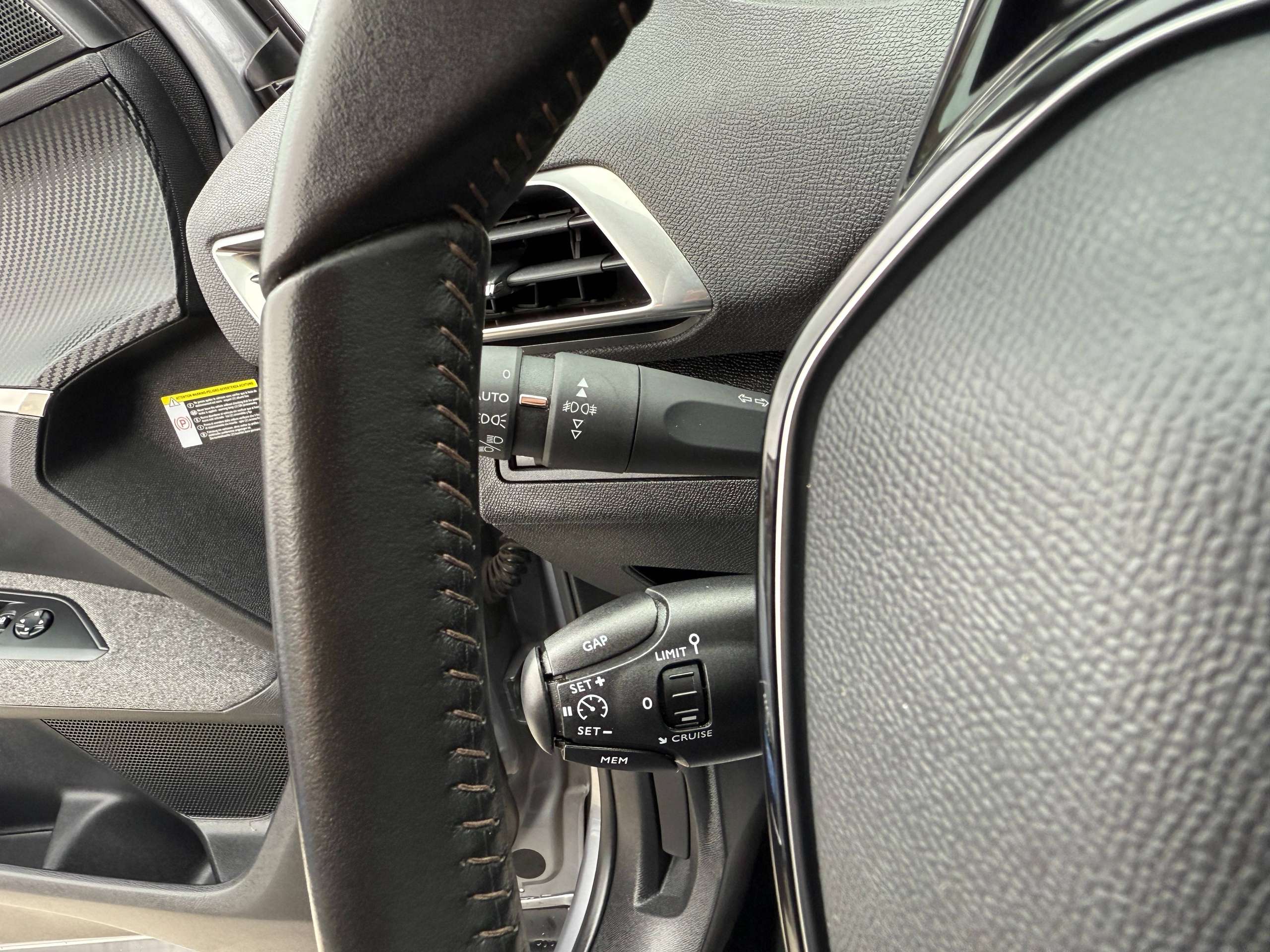 70ffc05a-bbbf-496f-982a-449e7f0ed31516-peugeot-5008-1-2i-130pk-navigatie-camera-carplay-dab-zetelverwa.jpg
