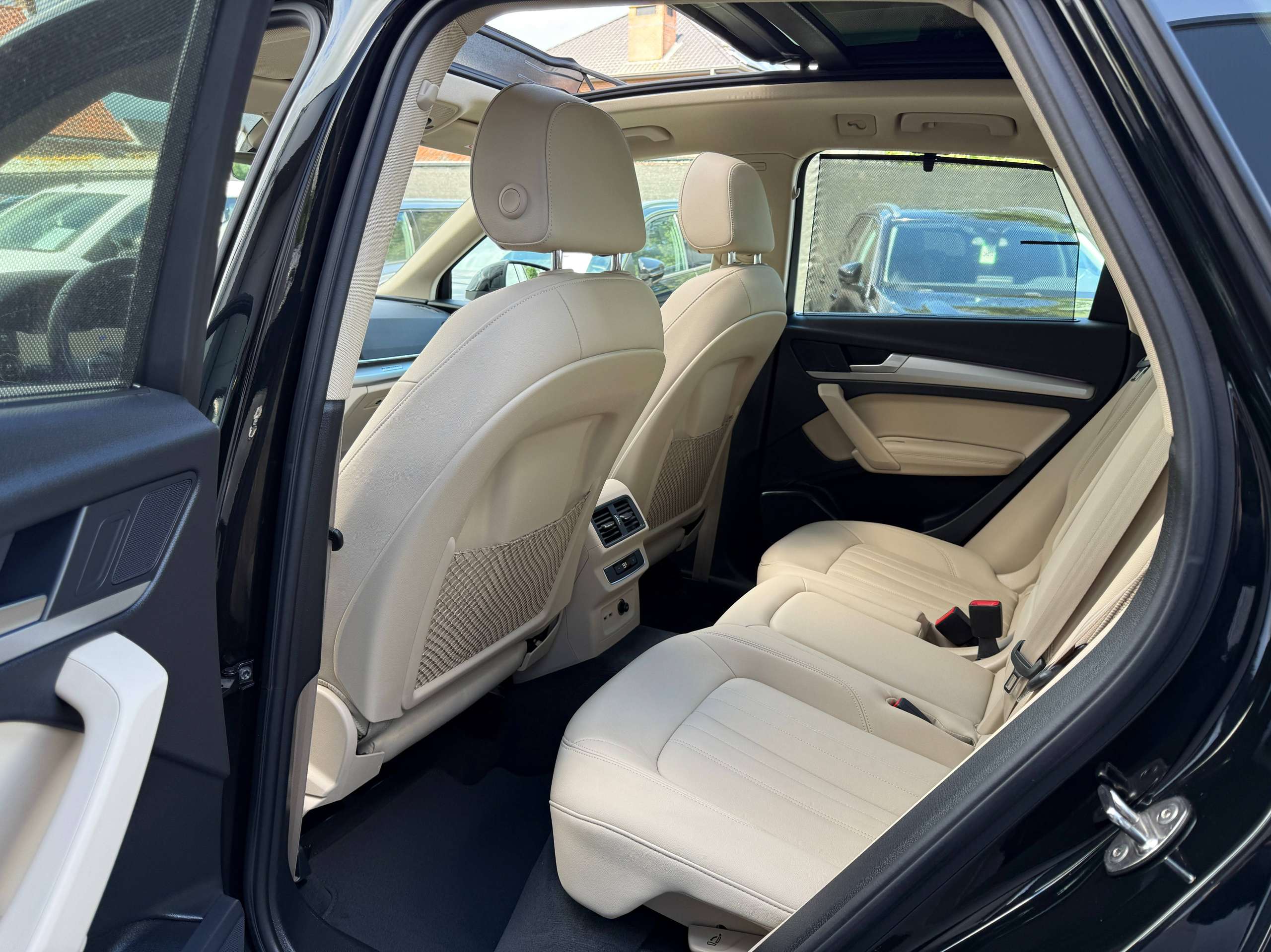 75839e80-b249-4c7c-8ee5-c8af55806ae616-audi-q5-phev-50-tfsie-quattro-navigatie-pano-dak-leder-camera-full-led-virtual.jpg